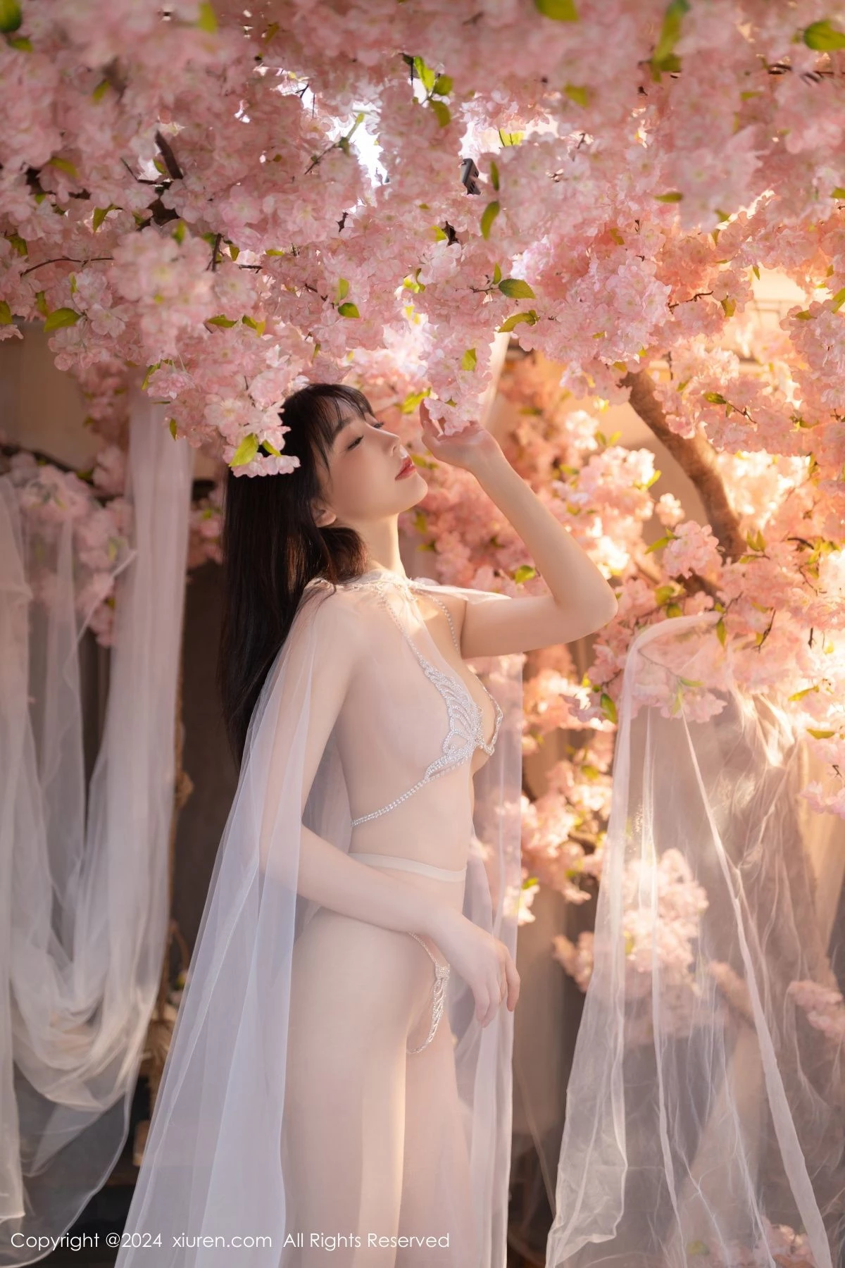 模特陆萱萱性感白色轻透网纱配白色珍珠内衣秀惹火身材诱惑写真80P-第1章-图片3