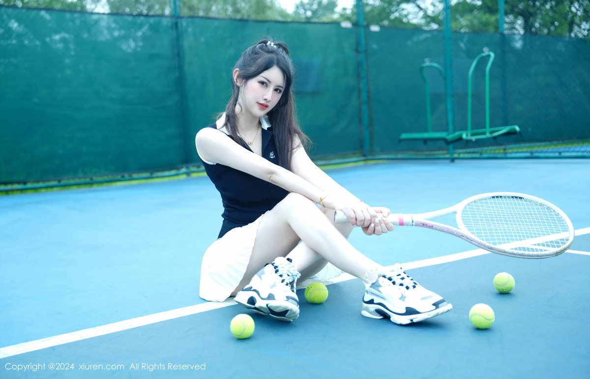 模特诗诗kiki户外性感运动装露粉色内衣秀丰腴身姿惹火诱惑写真74P-第1章-图片2