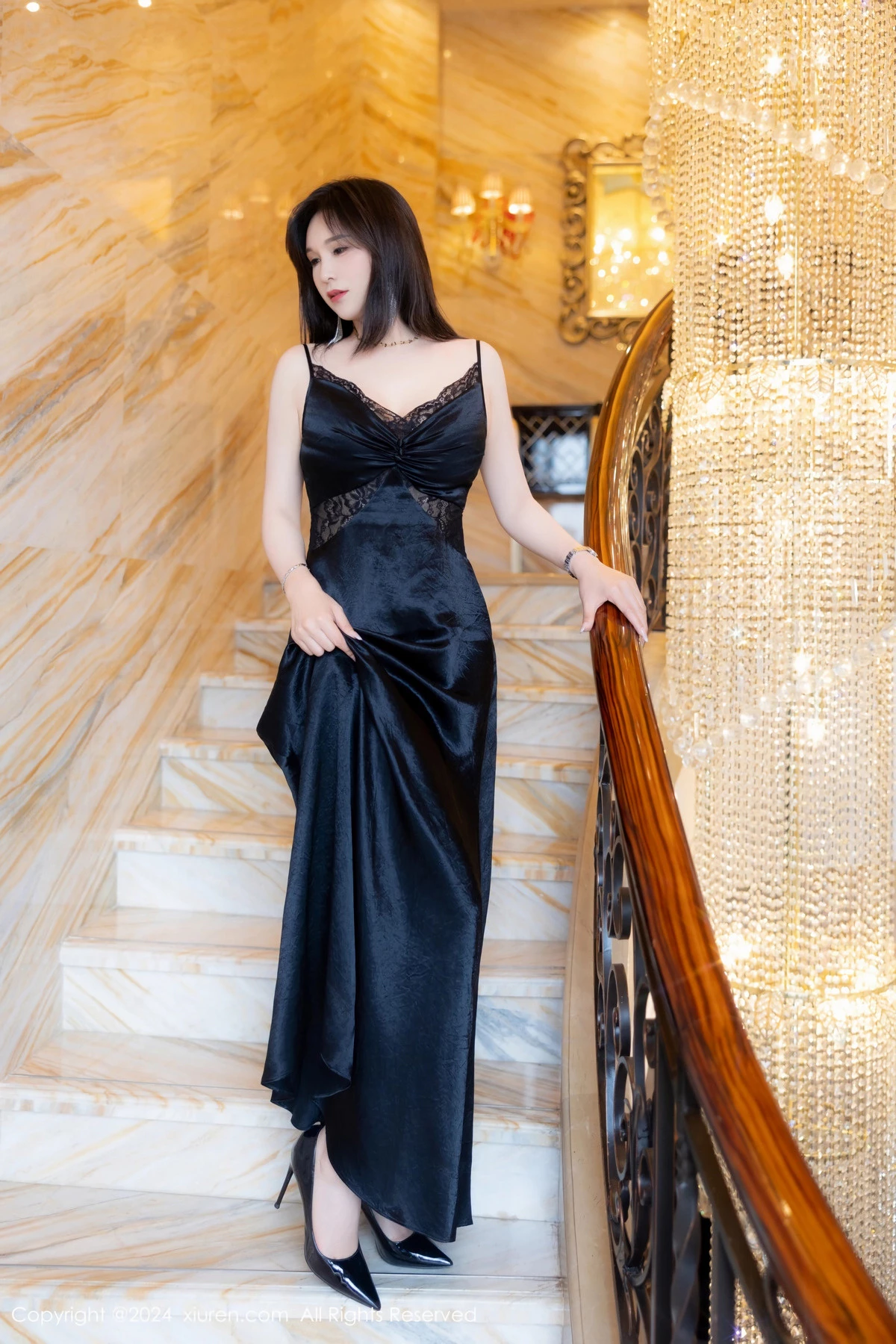 模特水水姐黑色连衣裙露黑色情趣内衣配黑丝吊袜极致魅惑写真73P-第1章-图片1