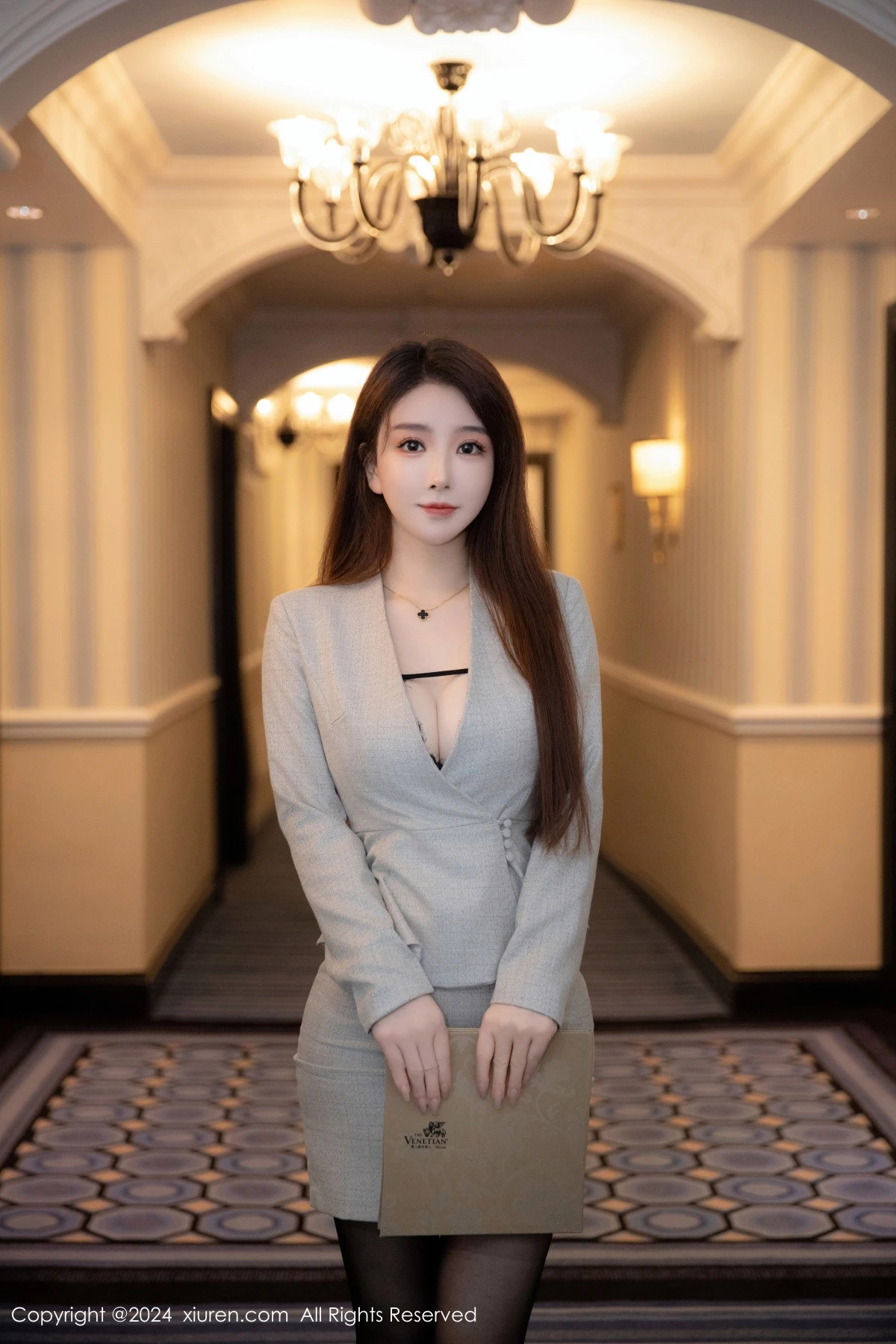 模特雨儿酱eve性感灰色OL服露黑色蕾丝内衣秀惹火身材诱惑写真83P-第1章-图片1