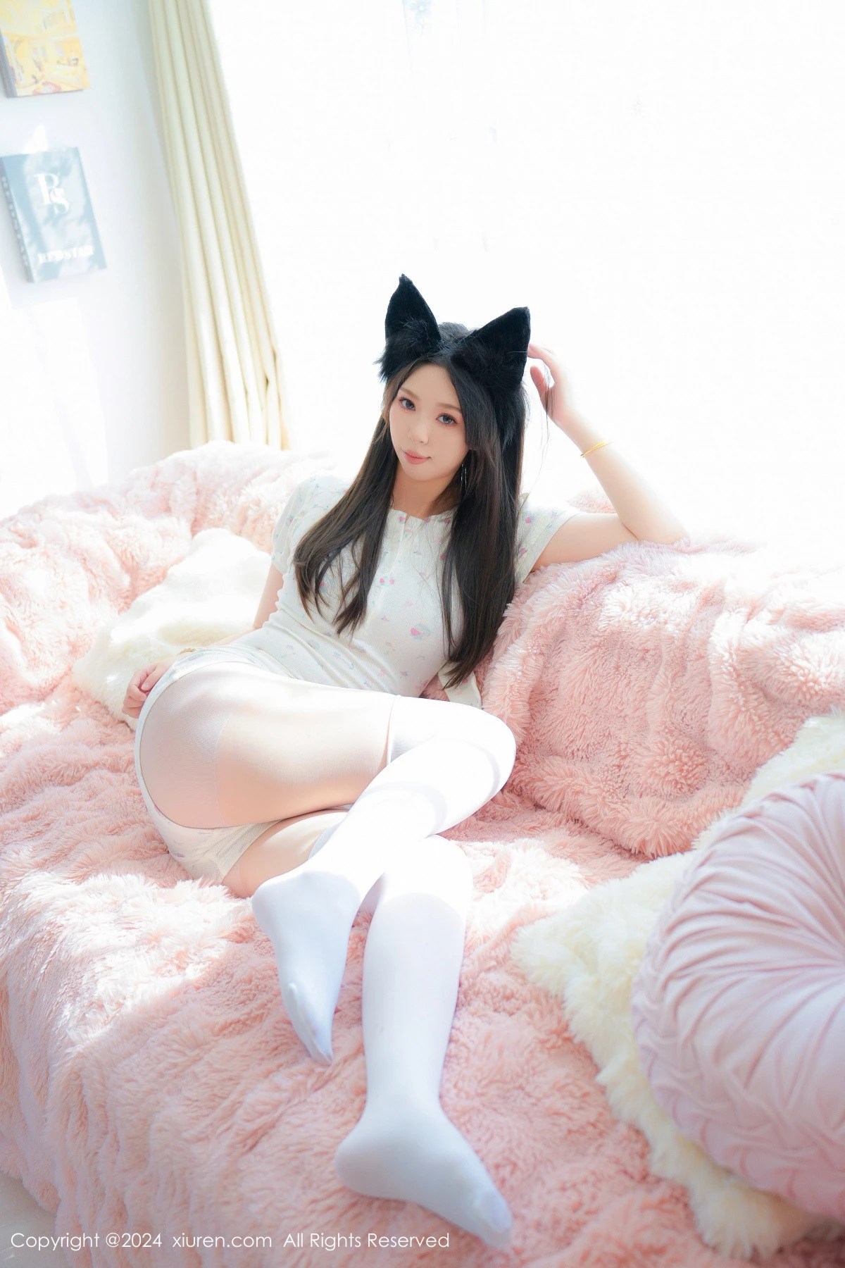 模特小波多私房性感白色上衣配白色丝袜秀凹凸身材惹火诱惑写真82P-第1章-图片1