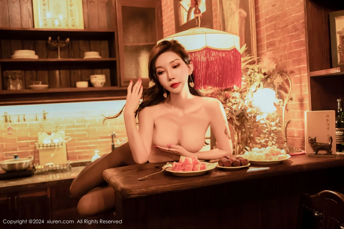 模特陈怡曼私房性感红色布兜配开档黑丝秀丰满身材诱惑撩人写真91P-第1章-图片2