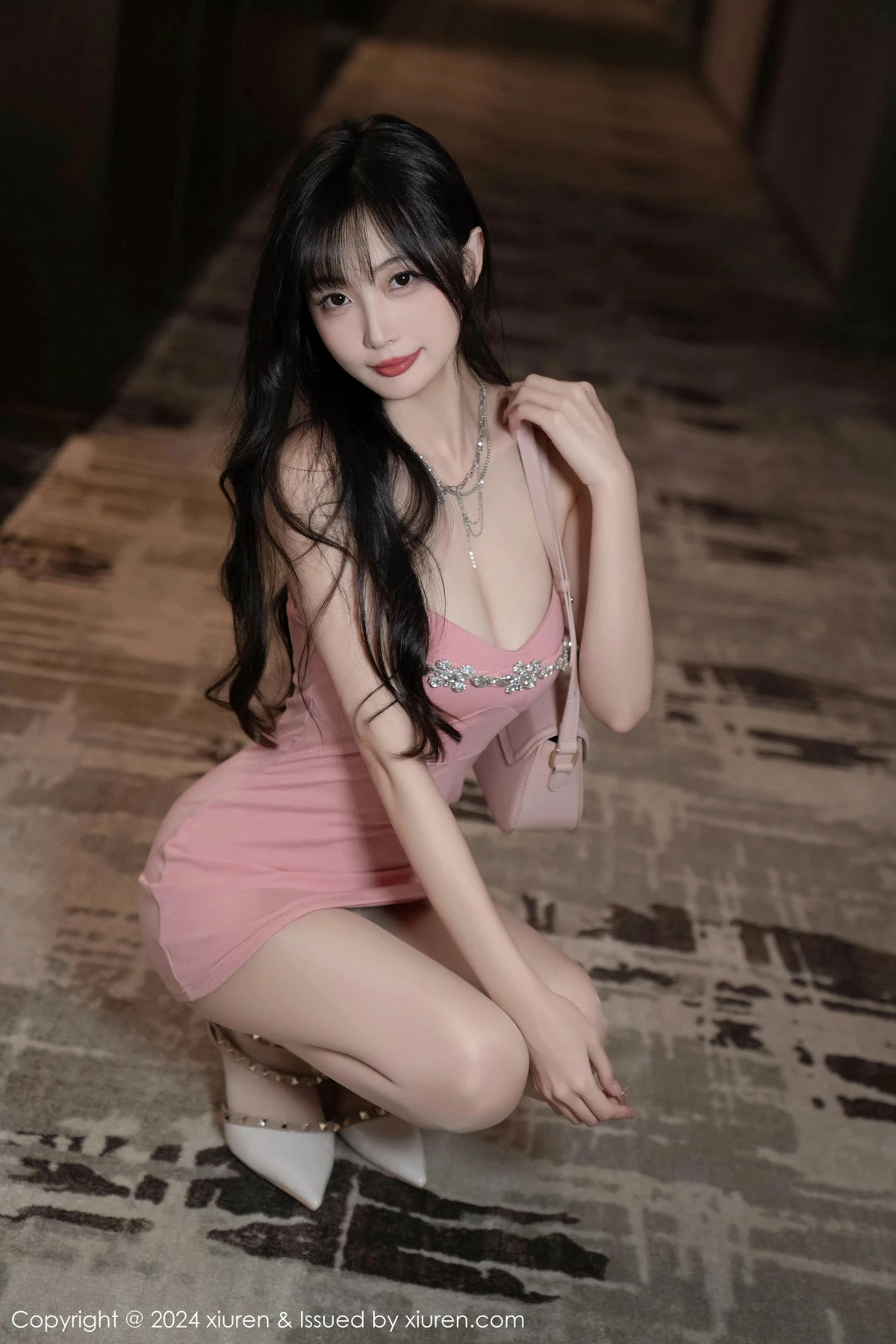 模特林星阑性感粉色吊带裙+兔子装情趣内衣秀曼妙身姿诱惑写真107P-第1章-图片1