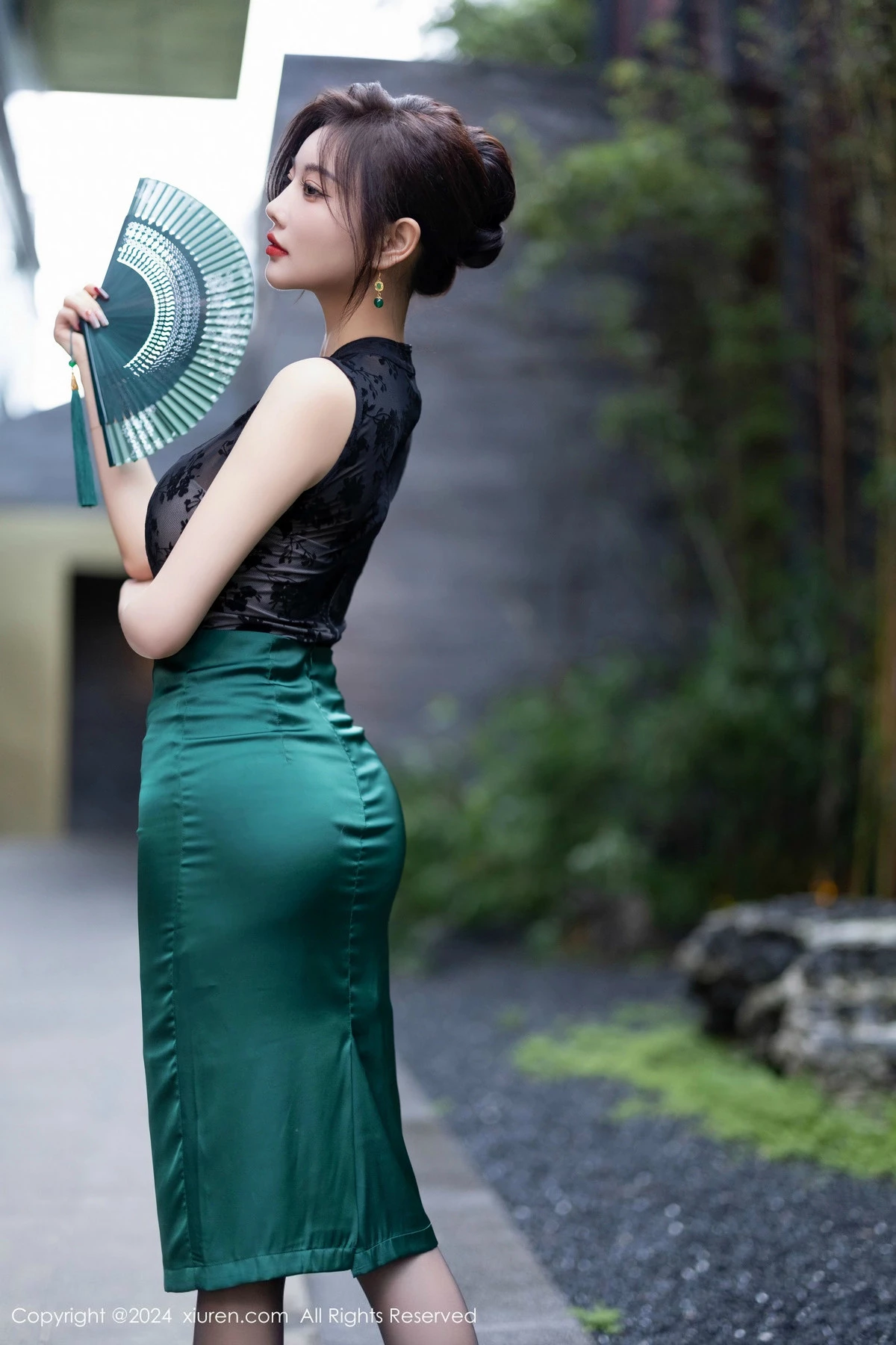 女神杨晨晨Yome性感黑色蕾丝内衣配黑丝袜秀丰腴身材完美写真80P-第1章-图片3