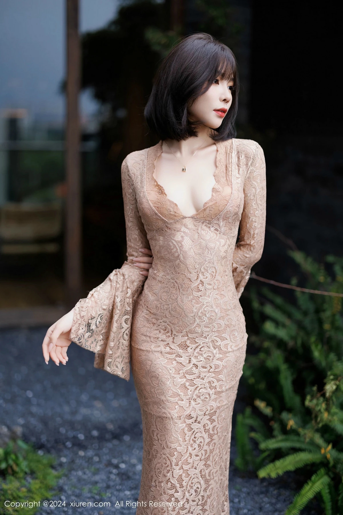 女神徐莉芝Booty性感浅色连衣裙配超薄肉丝秀曼妙身姿诱惑写真91P-第1章-图片2