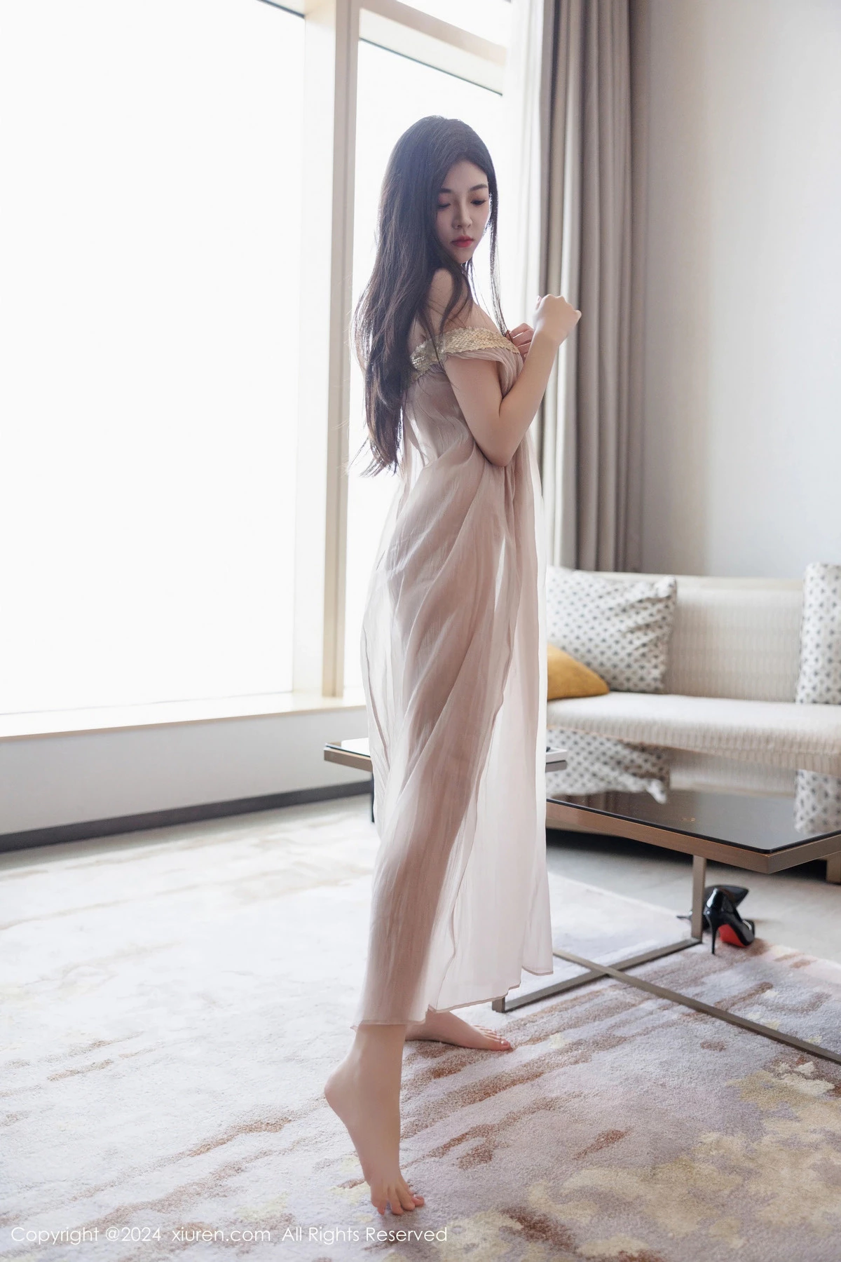 模特初梦瑶私房性感浅色薄透连衣裙配凉高跟秀翘臀美腿诱惑写真102P-第1章-图片2