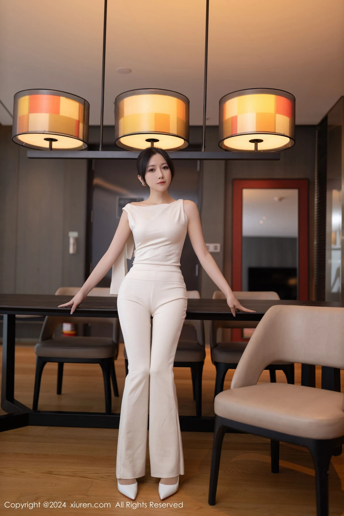 模特鱼子酱Fish职场主题浅色服饰配超薄肉丝秀曼妙身姿诱惑写真80P-第1章-图片2