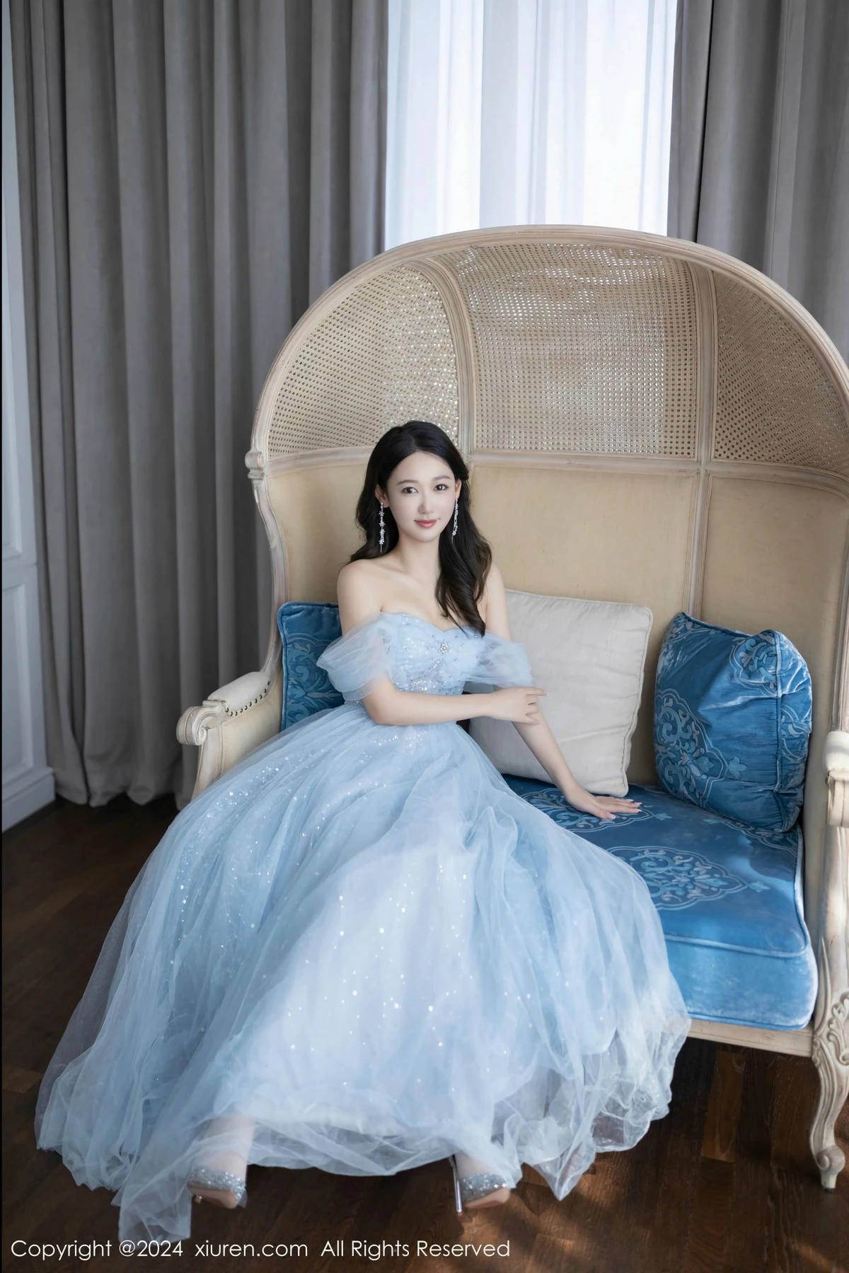 模特唐安琪性感淡蓝色薄纱礼裙露白色内衣秀曼妙身姿诱惑写真82P-第1章-图片2