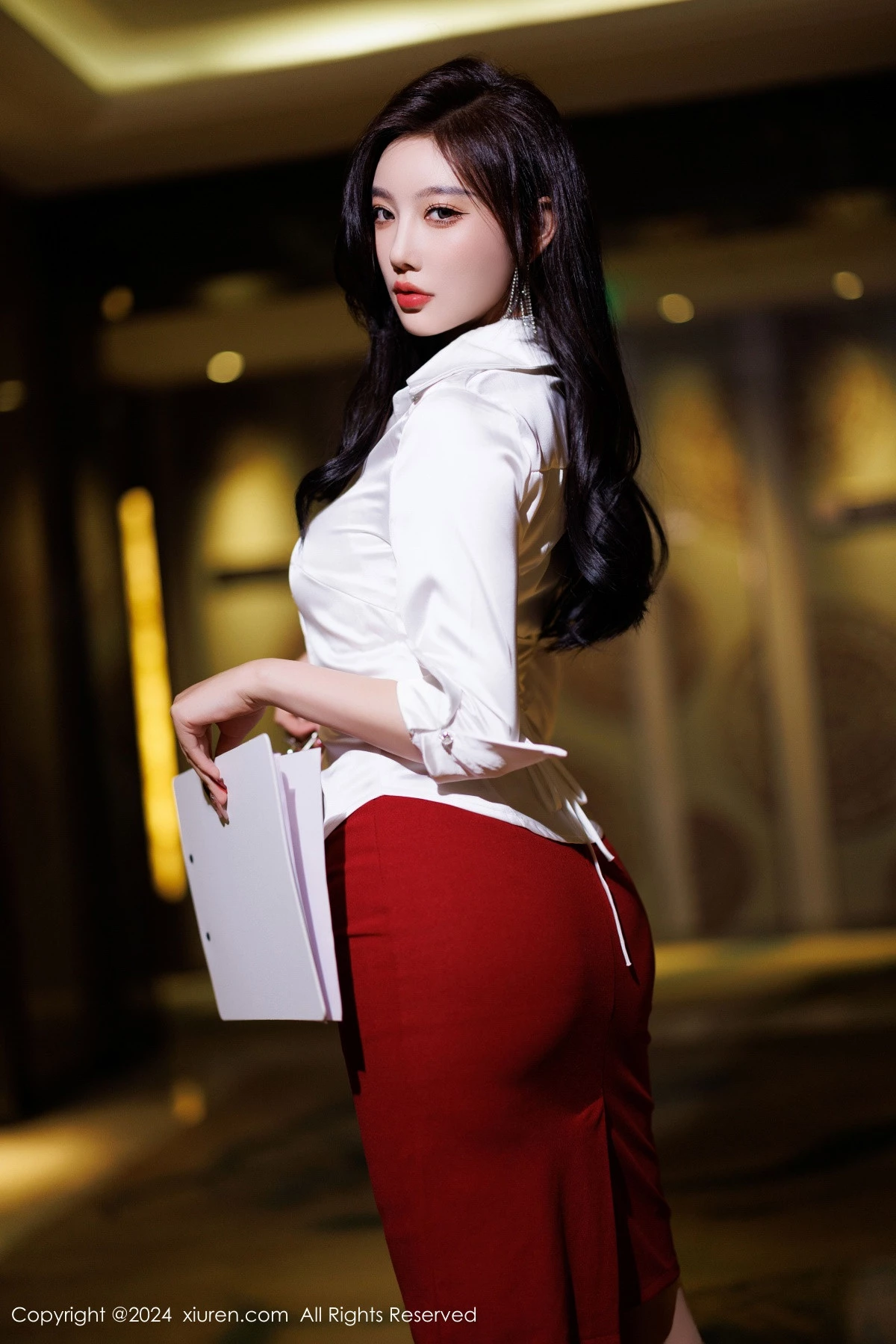 女神杨晨晨Yome性感白T配红短裙露白色内衣秀丰腴身材诱惑写真80P-第1章-图片3