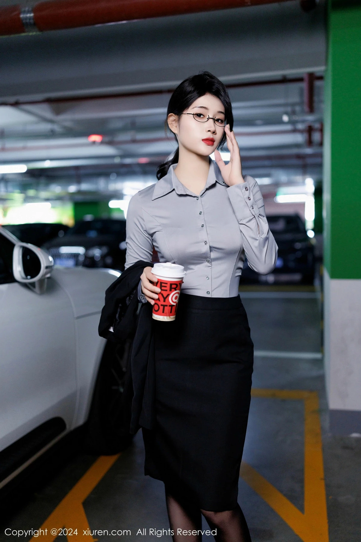 新人模特南乔灰色OL服饰露性感内衣配黑丝吊袜秀美腿诱惑写真90P-第1章-图片3