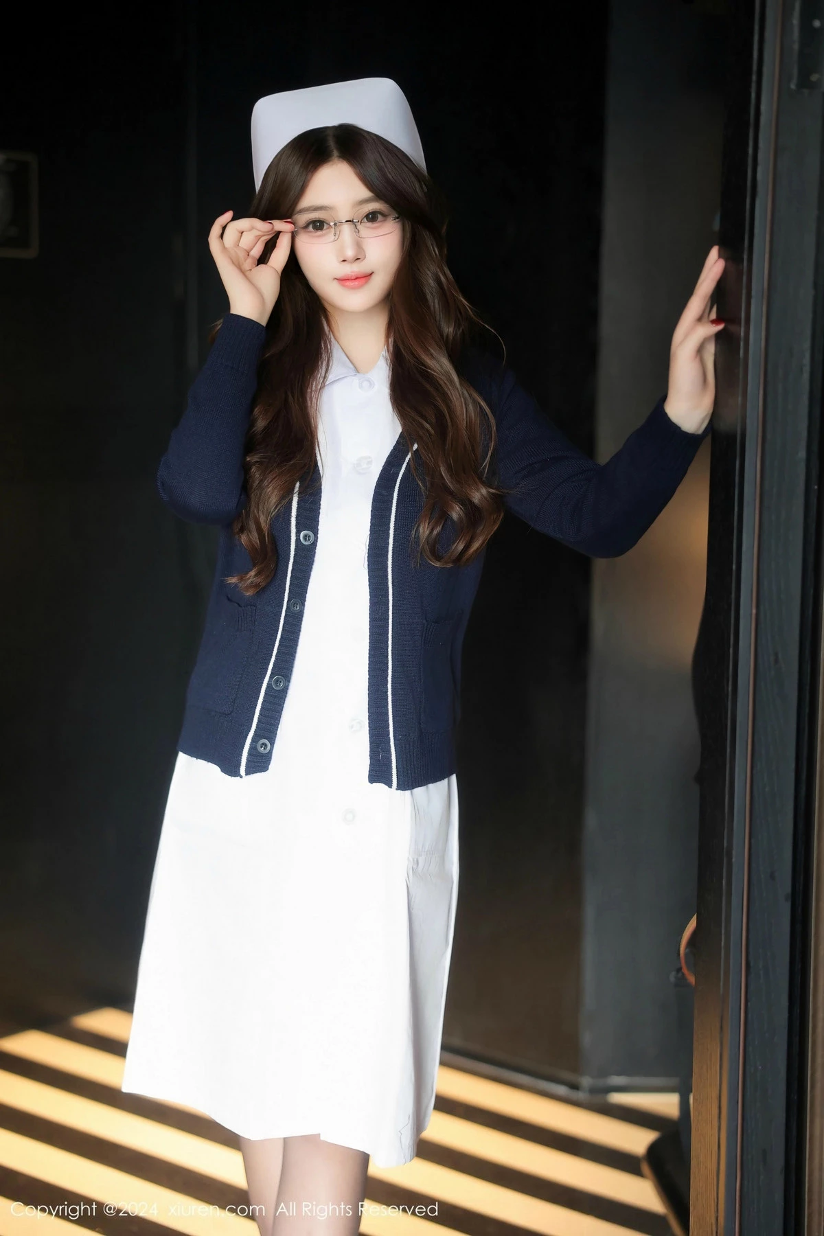 模特蛋蛋宝性感白色护士服露粉色内衣配超薄黑丝秀丰腴身材写真76P-第1章-图片1