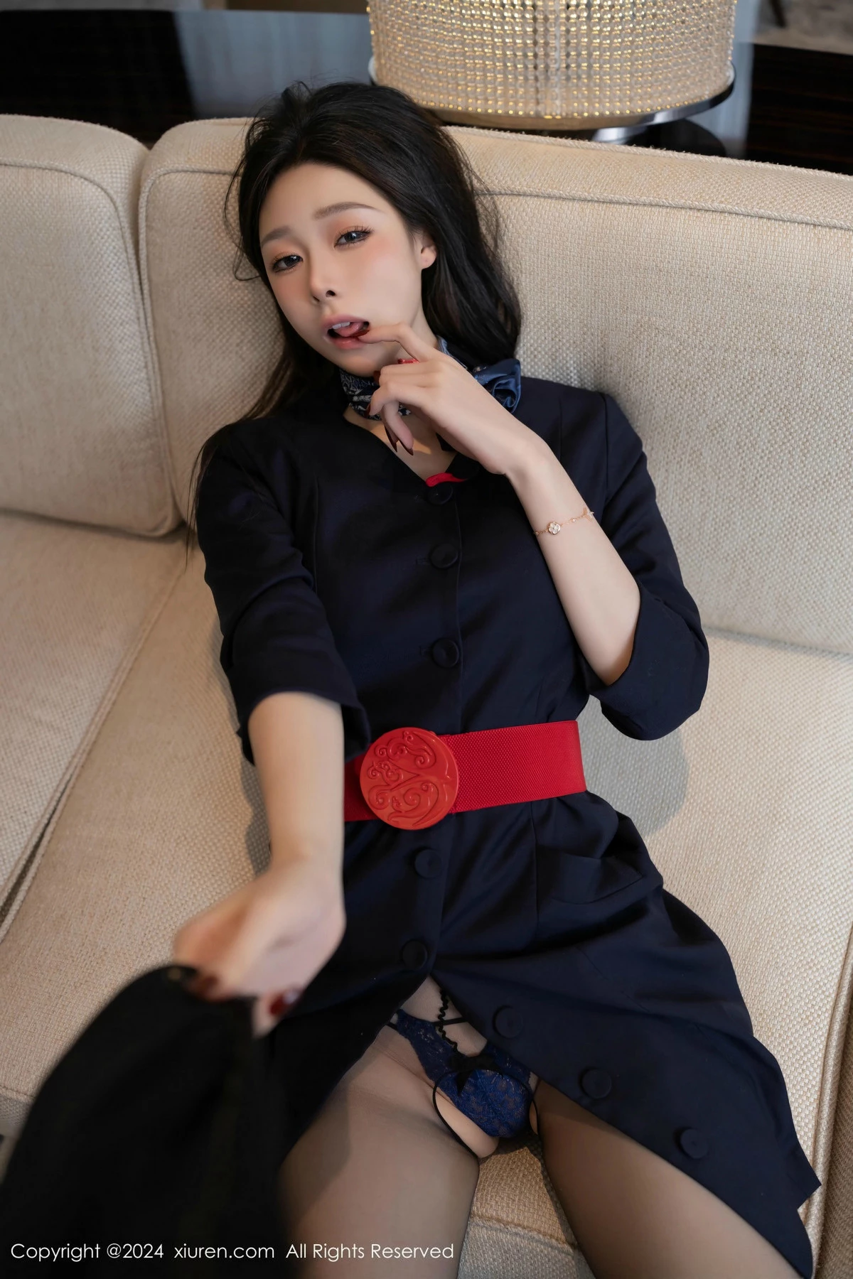 模特小逗逗深色制服露紫色内衣配开档黑丝秀曼妙身姿诱惑写真80P-第1章-图片3