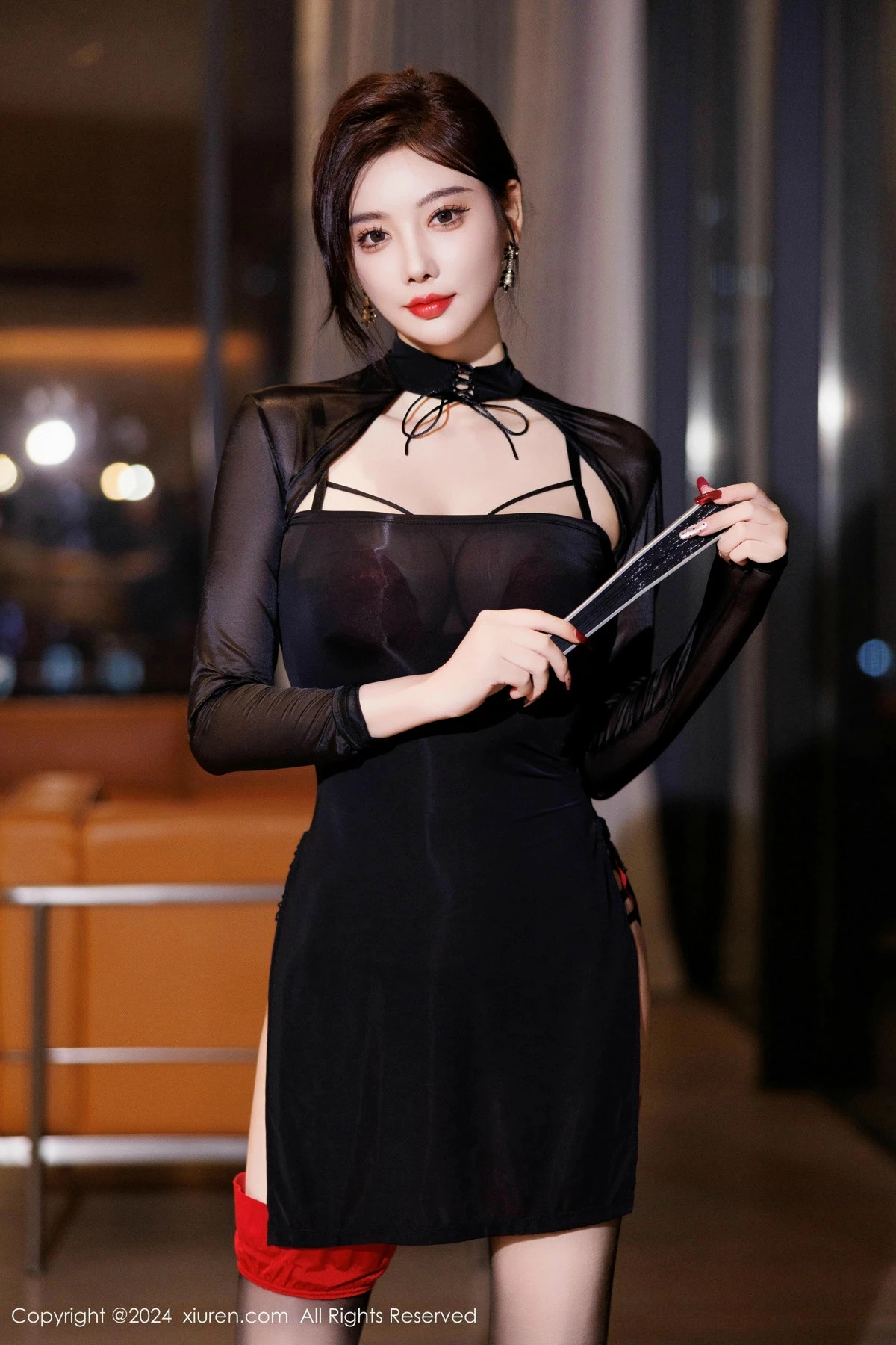 女神杨晨晨Yome性感黑色服饰露红色内衣配黑丝袜秀美腿诱惑写真80P-第1章-图片1