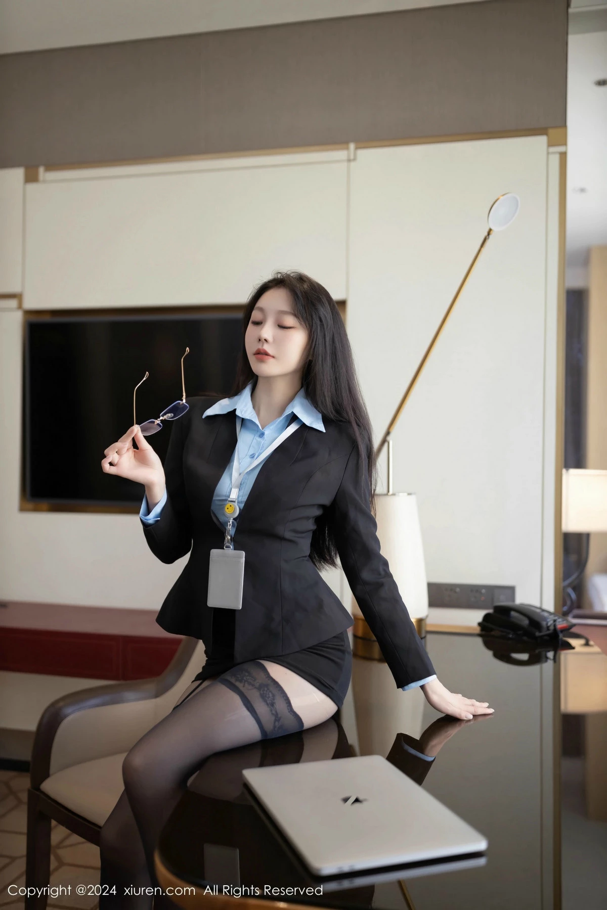 模特安然anran职场主题性感黑色OL服饰配黑丝吊袜秀美腿诱惑写真80P-第1章-图片3