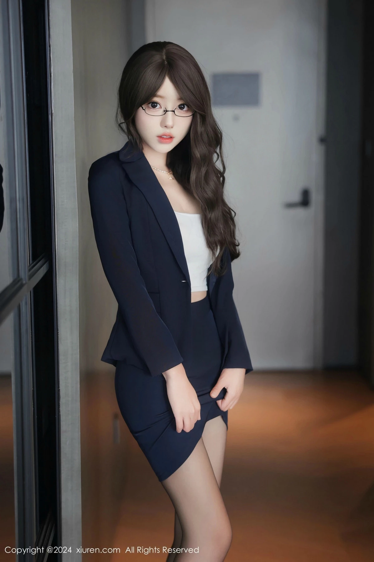 模特桃妖夭性感OL服饰露白色内衣配超薄黑丝秀曼妙身姿诱惑写真72P-第1章-图片3