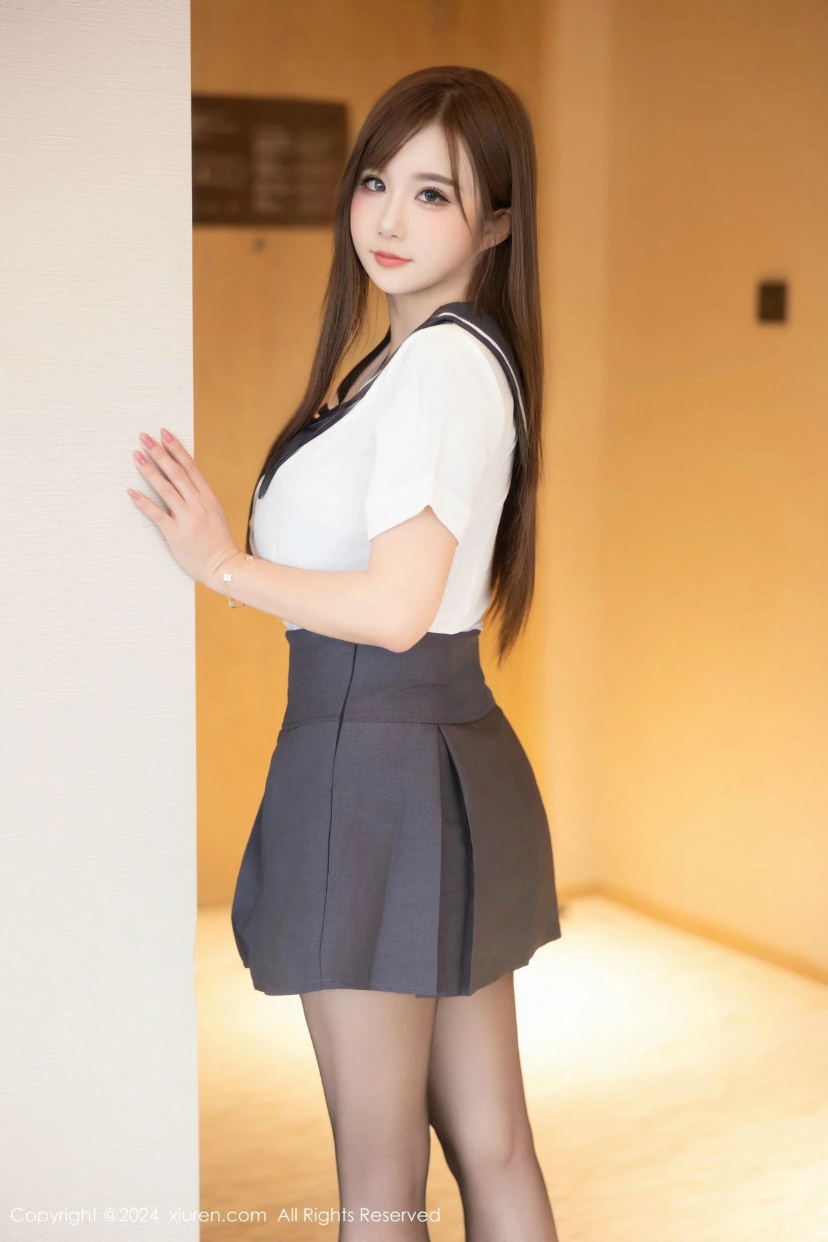 模特小肉肉咪性感灰色JK制服配超薄黑丝秀凹凸身材撩人诱惑写真78P-第1章-图片3