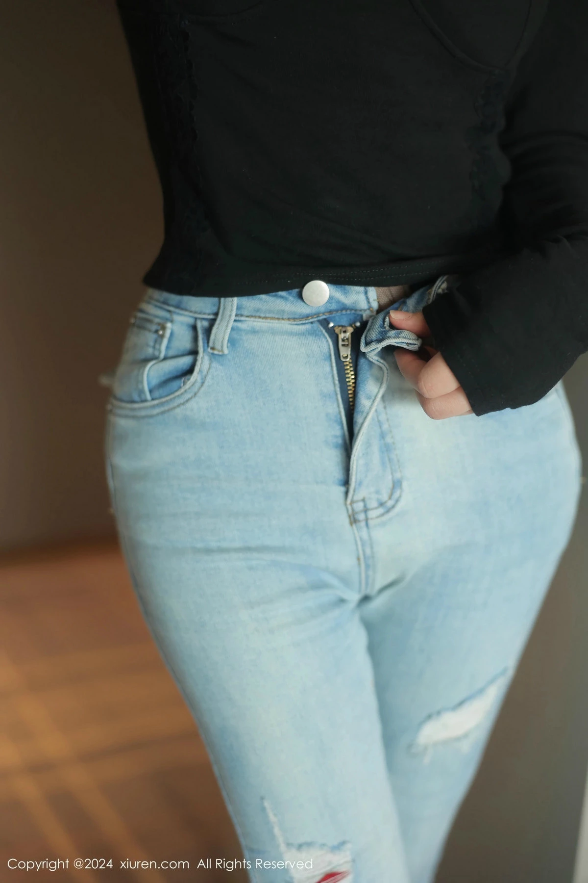 模特爱酱里私房性感黑色情趣服饰配黑丝吊袜秀曼妙身姿诱惑写真77P-第1章-图片3