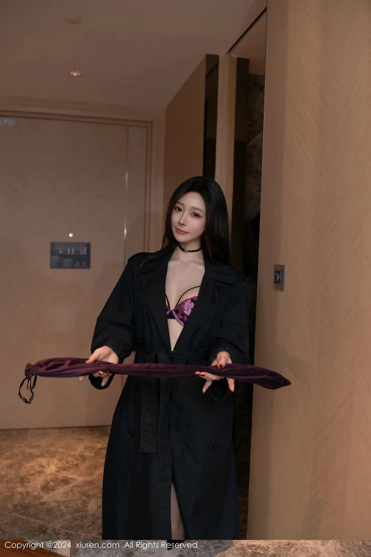 模特小逗逗私房性感紫色内衣配黑丝吊袜秀曼妙身姿撩人诱惑写真80P-第1章-图片2