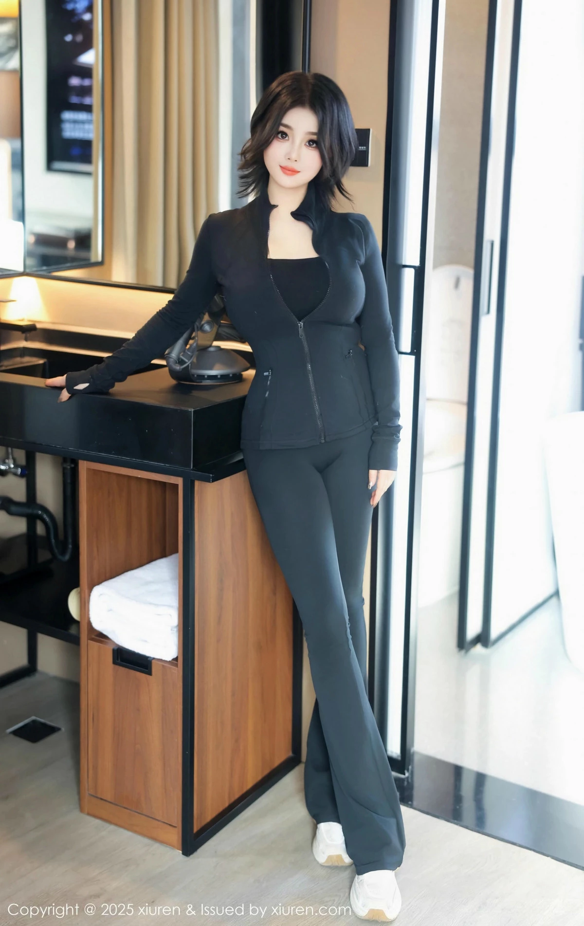 新人模特Monica性感简约黑色服饰露黑色内衣秀曼妙身姿诱惑写真79P-第1章-图片1