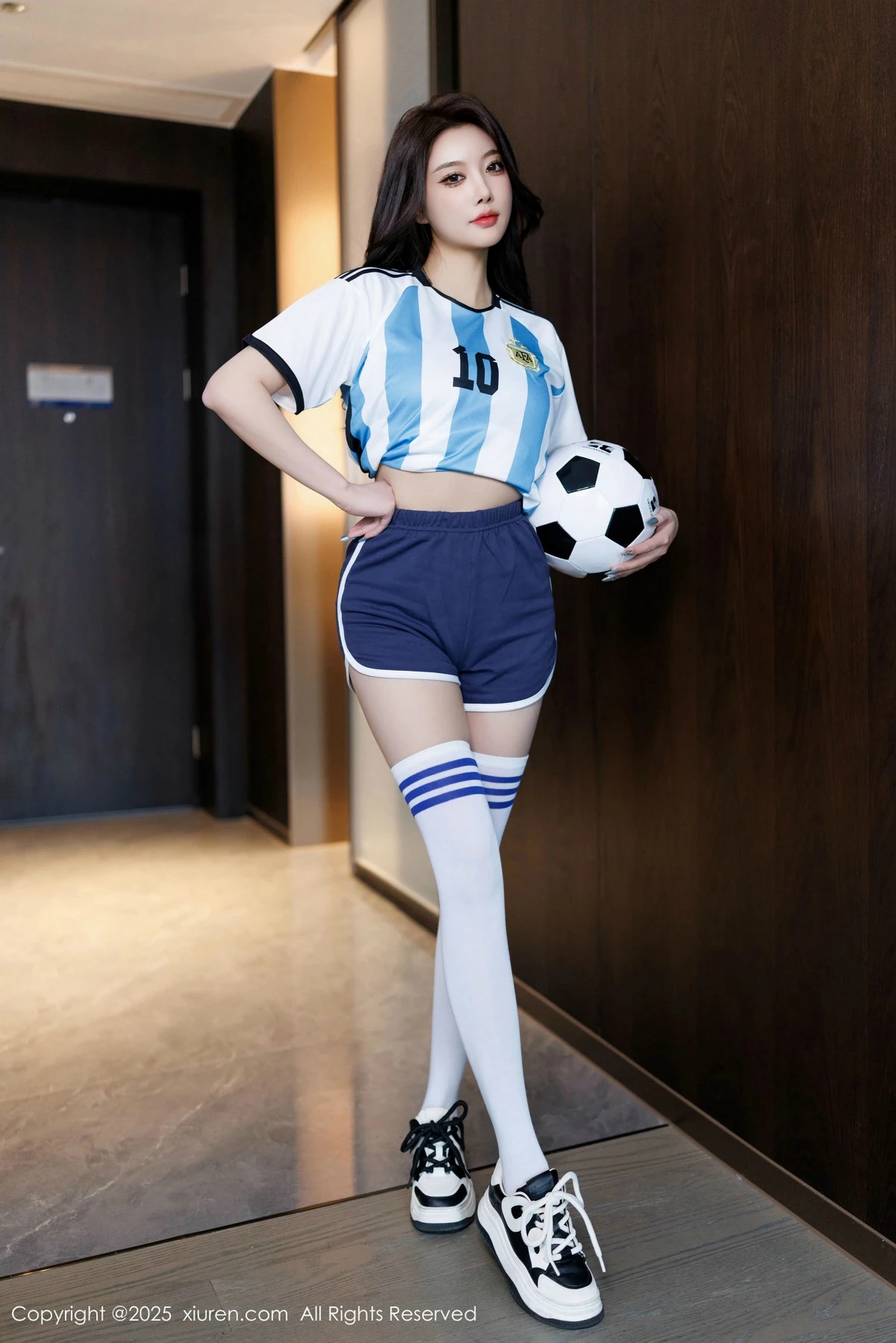 女神杨晨晨Yome性感蓝色球衣配白丝袜秀丰腴身材完美诱惑写真99P-第1章-图片3