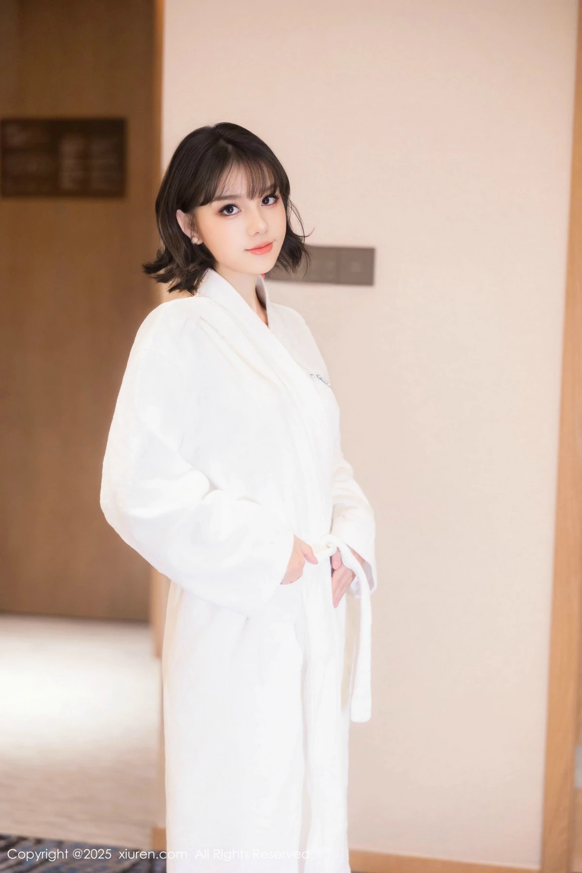 模特黎苏苏性感白色浴袍露黑色情趣内衣秀曼妙身材完美诱惑写真78P-第1章-图片1