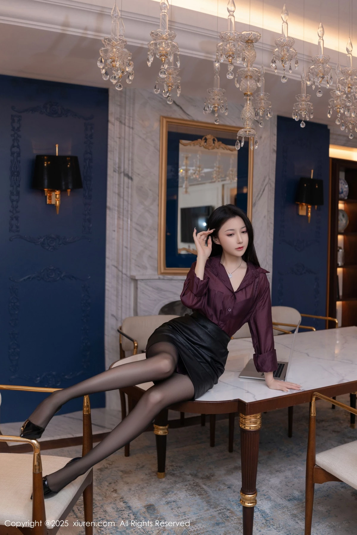 模特鱼子酱Fish性感紫色OL服饰露超薄黑丝秀曼妙身姿诱惑写真81P-第1章-图片3