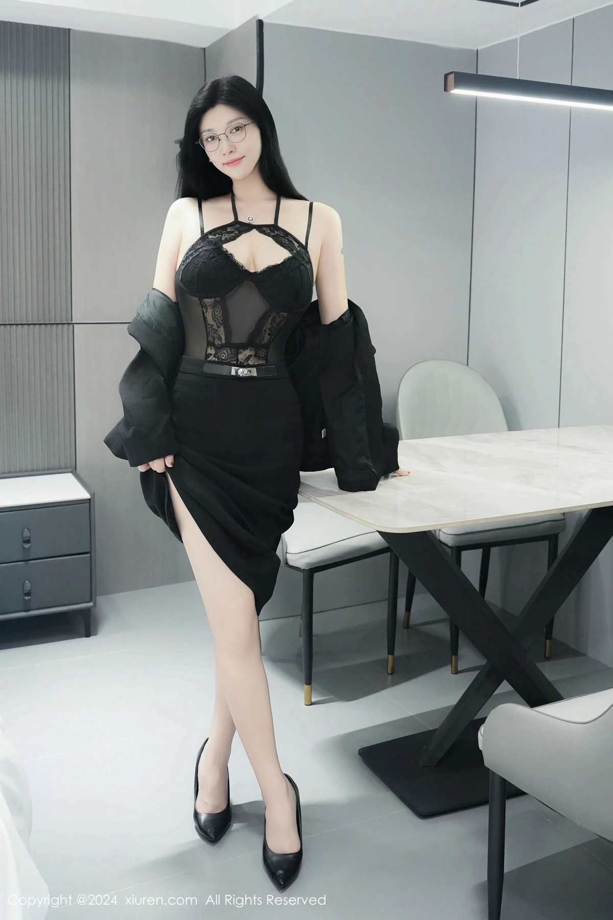 模特雅茹老师性感黑色西服露黑色情趣内衣秀柔美身姿诱惑写真81P-第1章-图片3