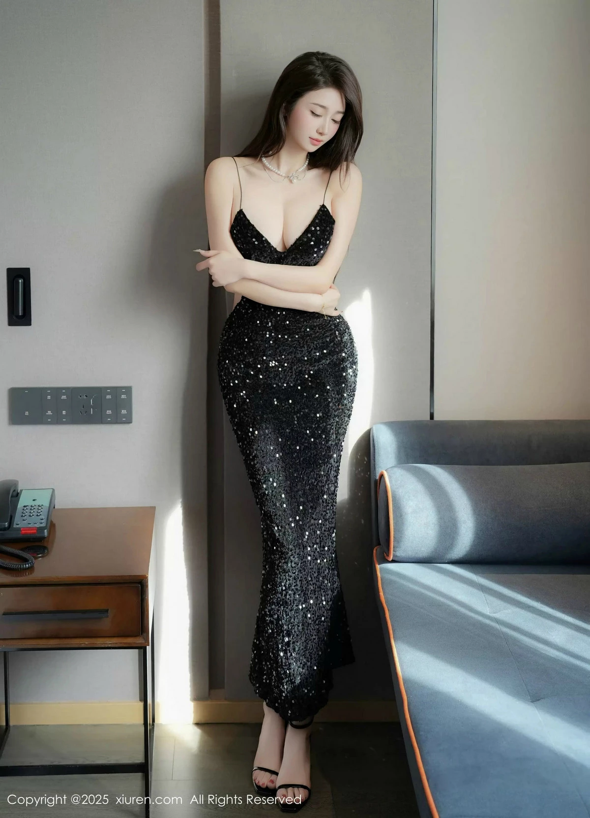 模特星星baby性感黑色低胸吊带礼裙配凉高跟秀翘臀美腿诱惑写真68P-第1章-图片2