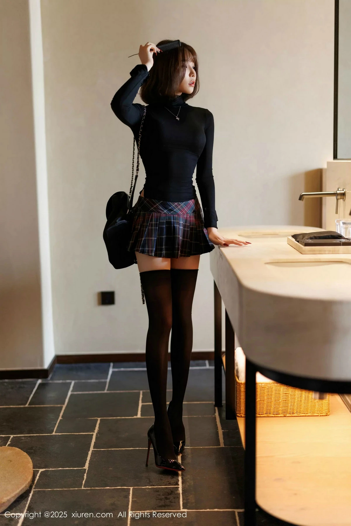 女神徐莉芝Booty性感格子短裙露蓝色内衣配黑丝袜秀美腿诱惑写真85P-第1章-图片1