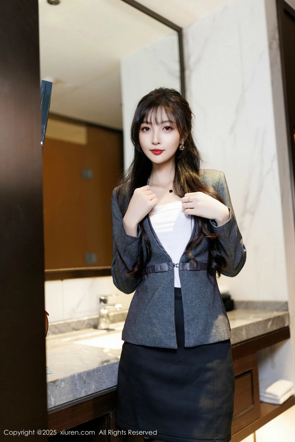 模特樱桃小阑子性感紫色蕾丝内衣配黑丝吊袜秀曼妙身姿诱惑写真85P-第1章-图片3