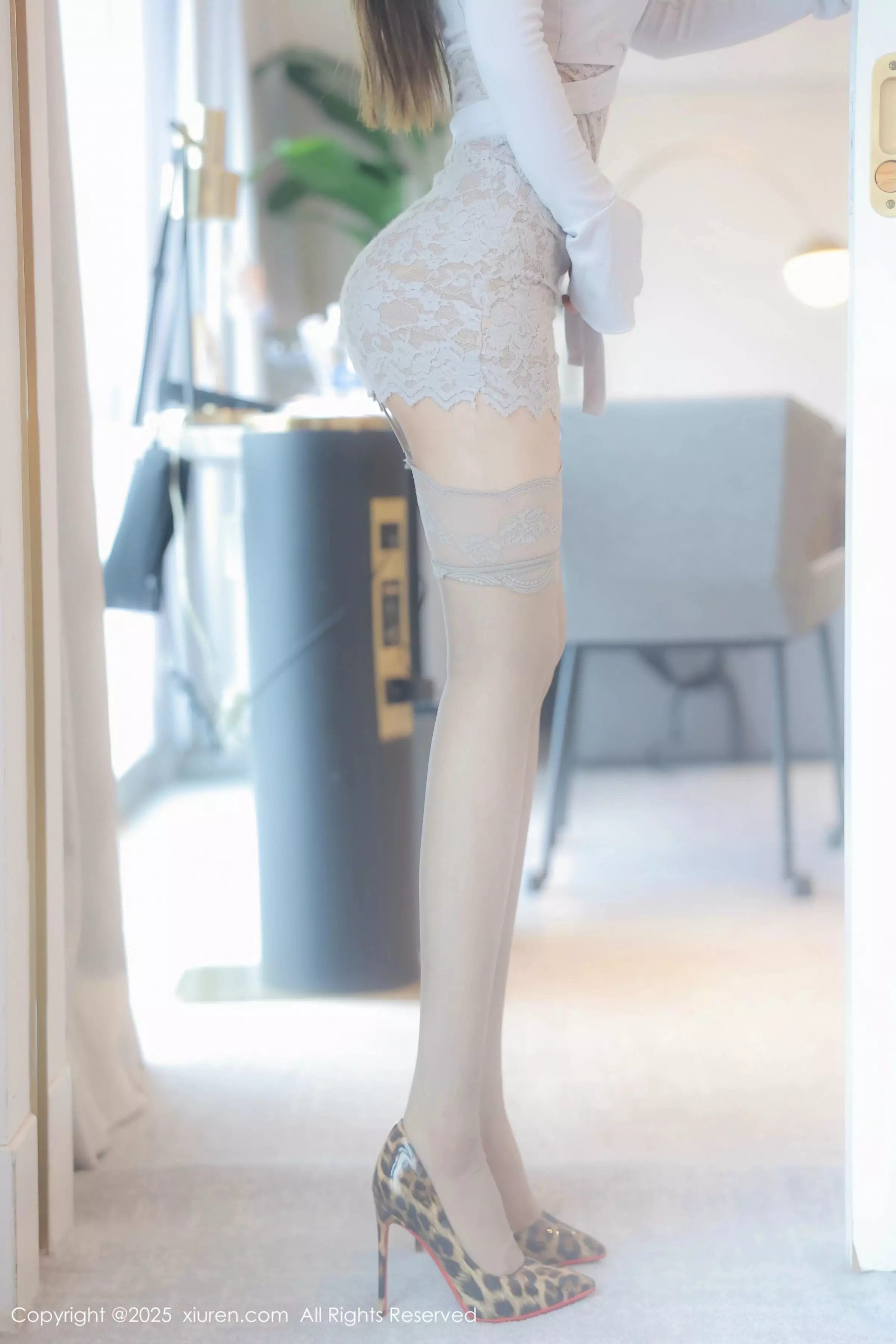 模特爱酱里性感灰色情趣连衣短裙配肉丝吊袜秀完美身材诱惑写真97P-第1章-图片3