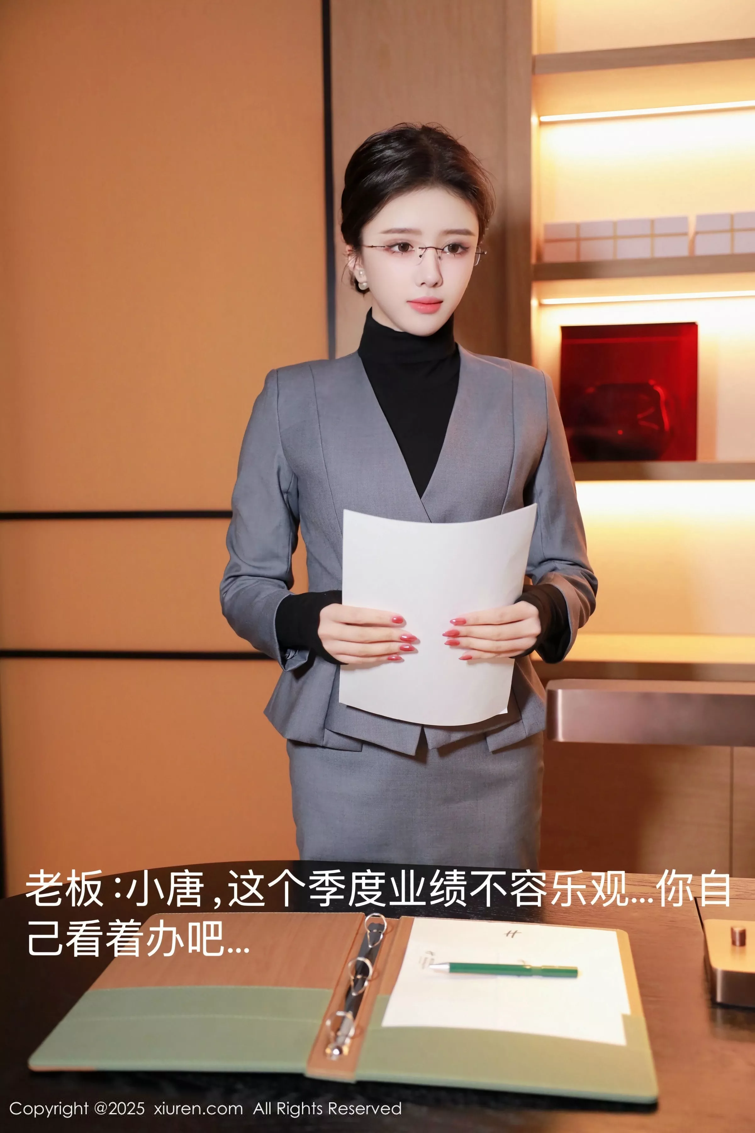 模特唐翩翩性感灰色OL服饰配黑丝吊袜秀完美身材迷人诱惑写真74P-第1章-图片1