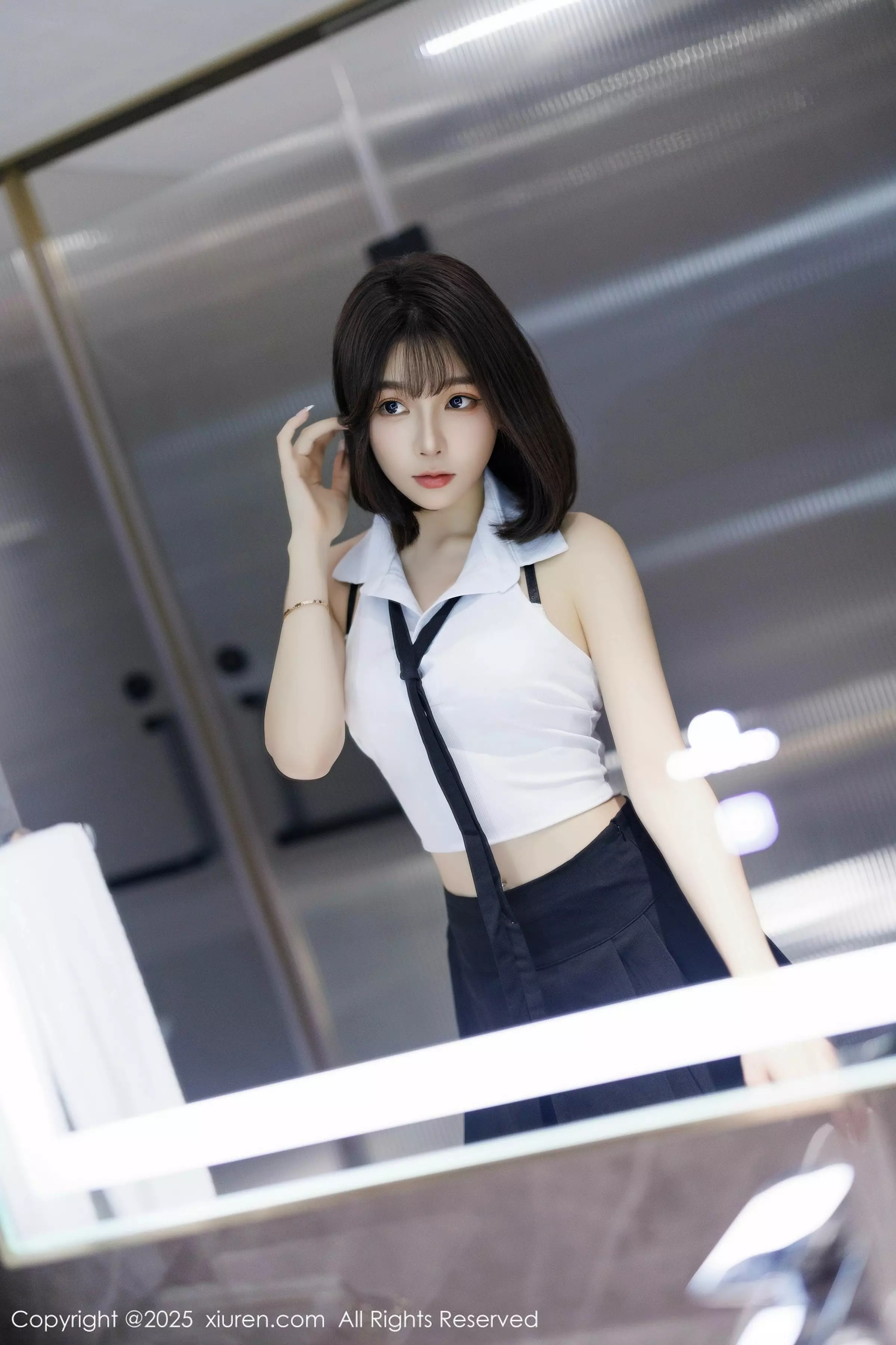 女神徐莉芝Booty性感白色上衣配黑色短裙秀曼妙身姿诱惑写真82P-第1章-图片2