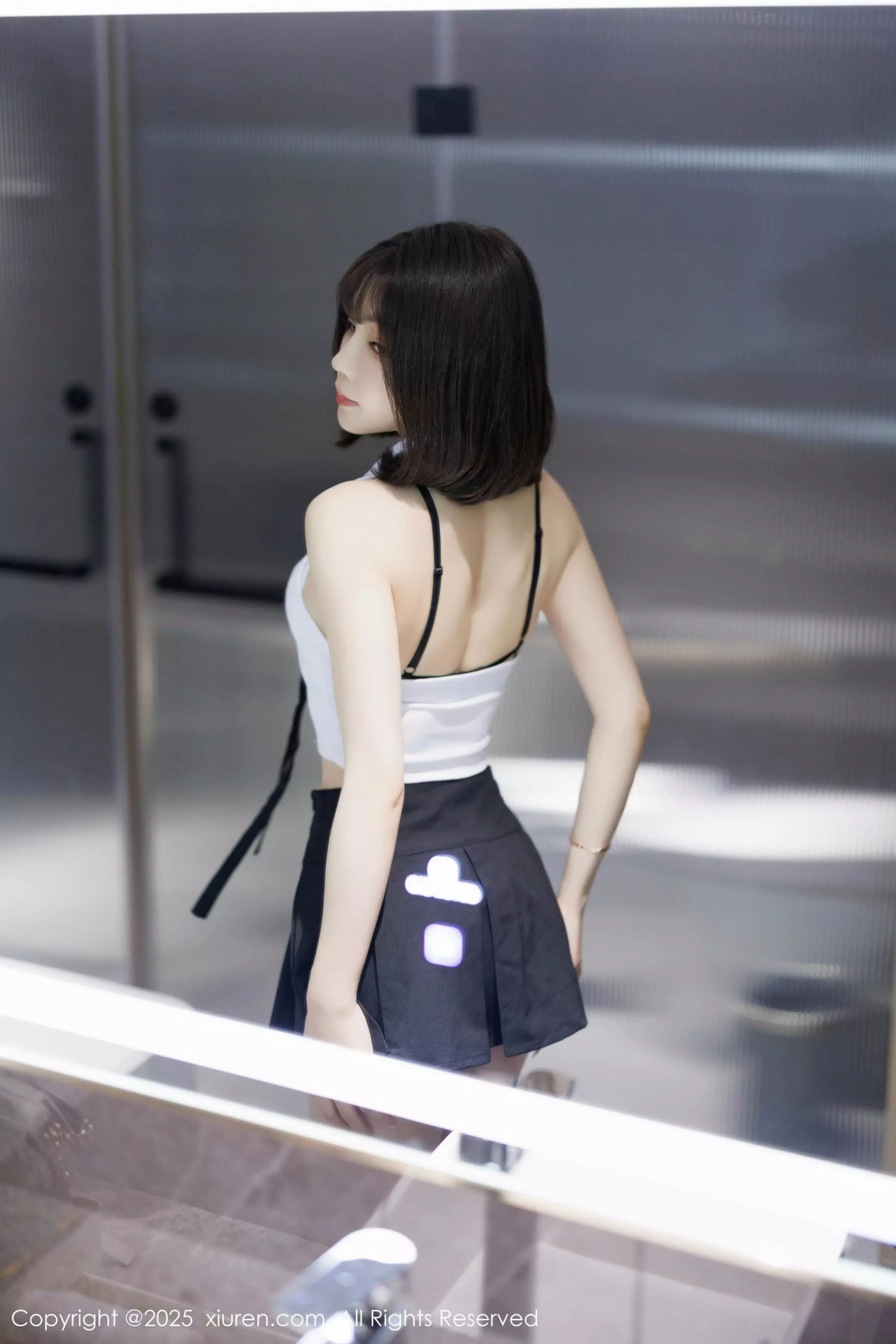 女神徐莉芝Booty性感白色上衣配黑色短裙秀曼妙身姿诱惑写真82P-第1章-图片3