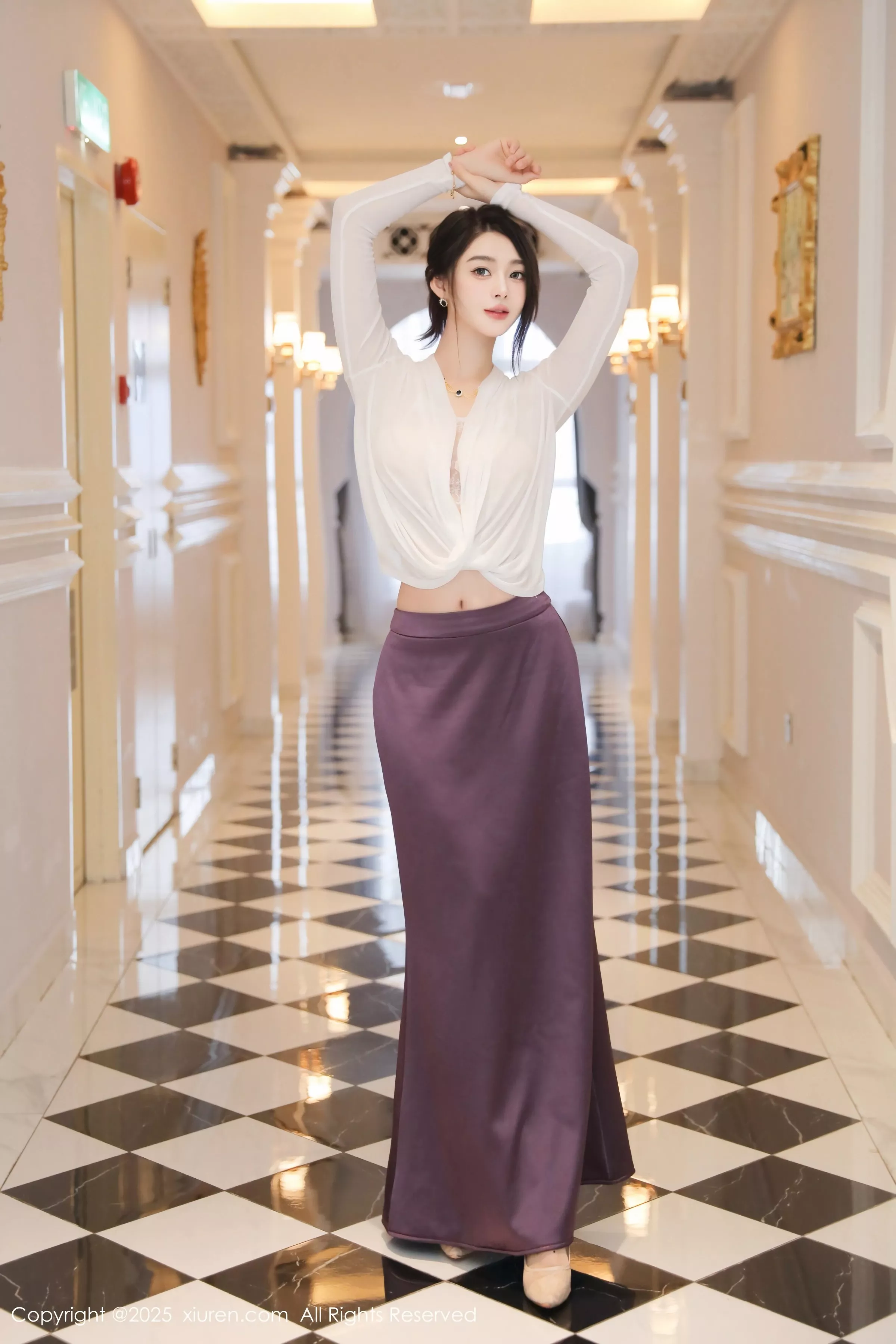 模特Candy糖糖白上衣配紫色长裙露肉丝吊袜秀丰腴身材诱惑写真75P-第1章-图片3