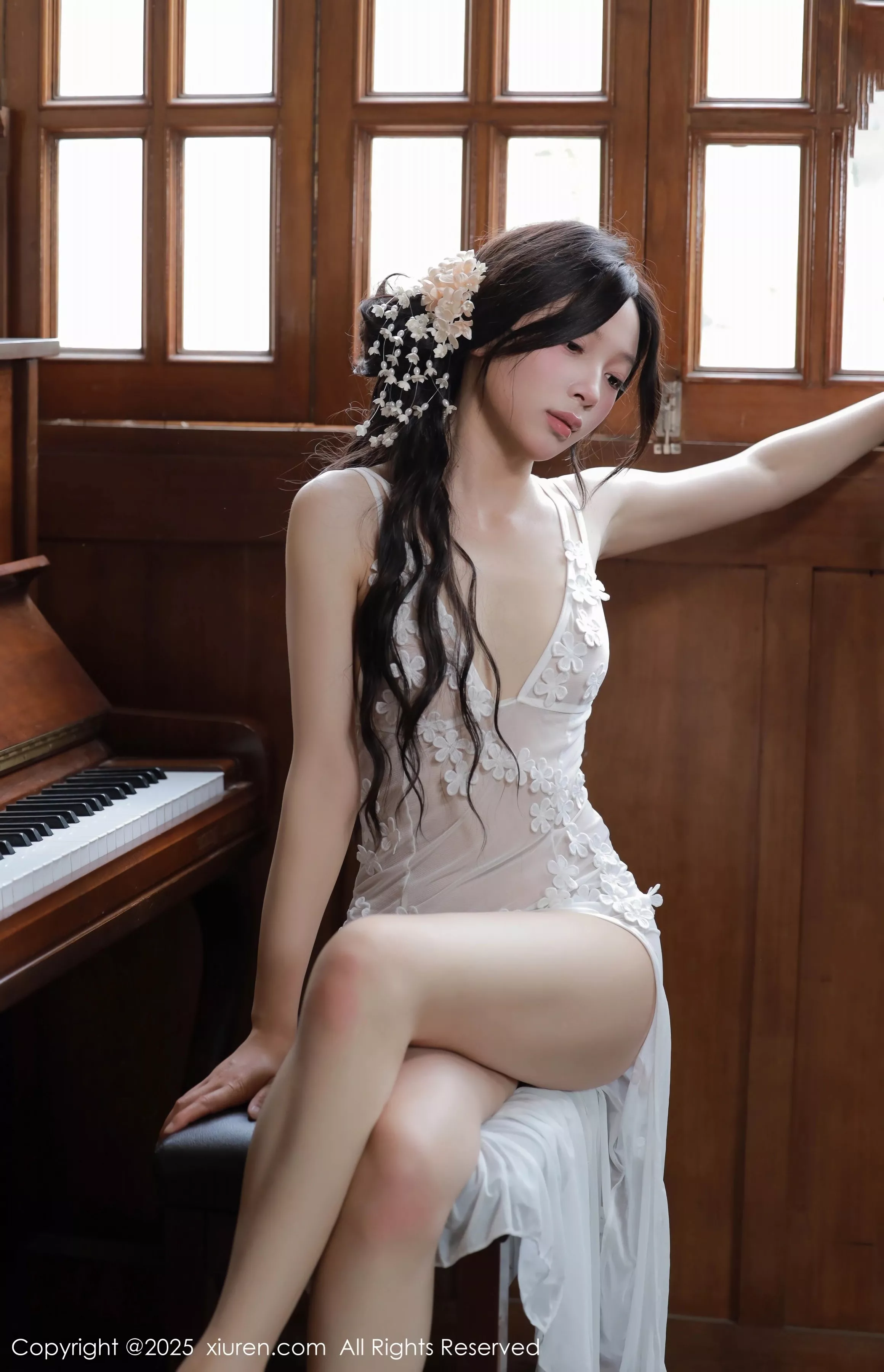 新人模特橙子酱Lillian白色蕾丝裙露金属情趣内衣秀美腿诱惑写真78P-第1章-图片2