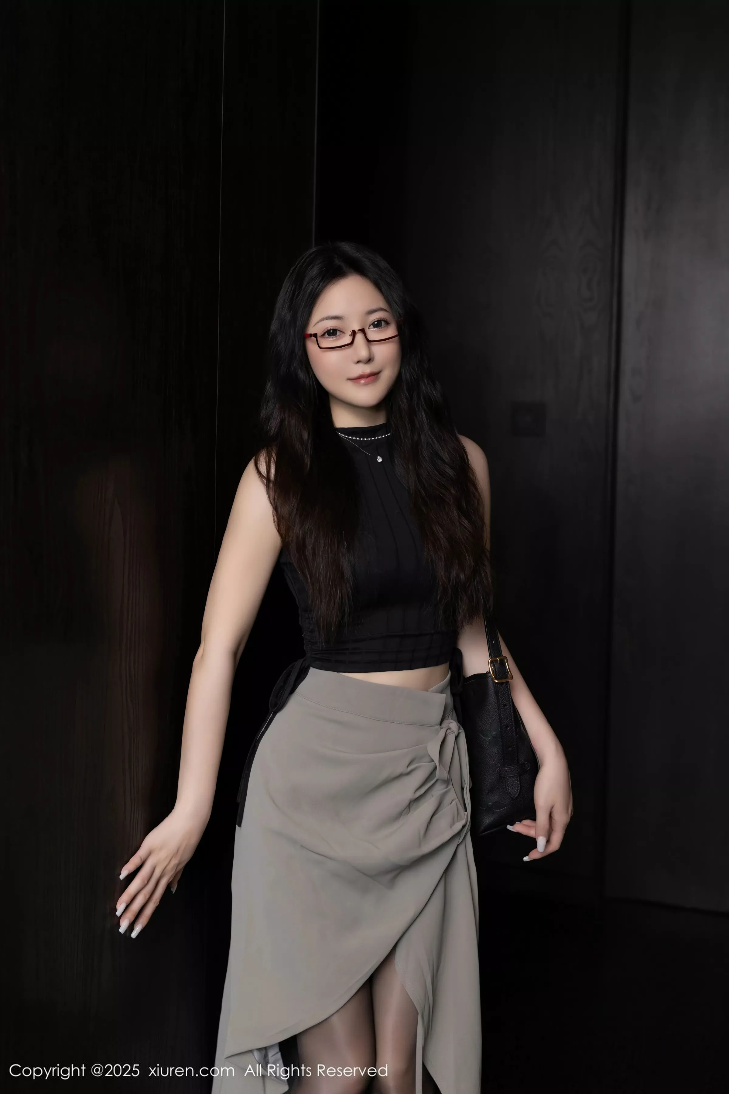 模特鱼子酱Fish私房性感紫色内衣配黑丝吊袜秀完美身材诱惑写真80P-第1章-图片1