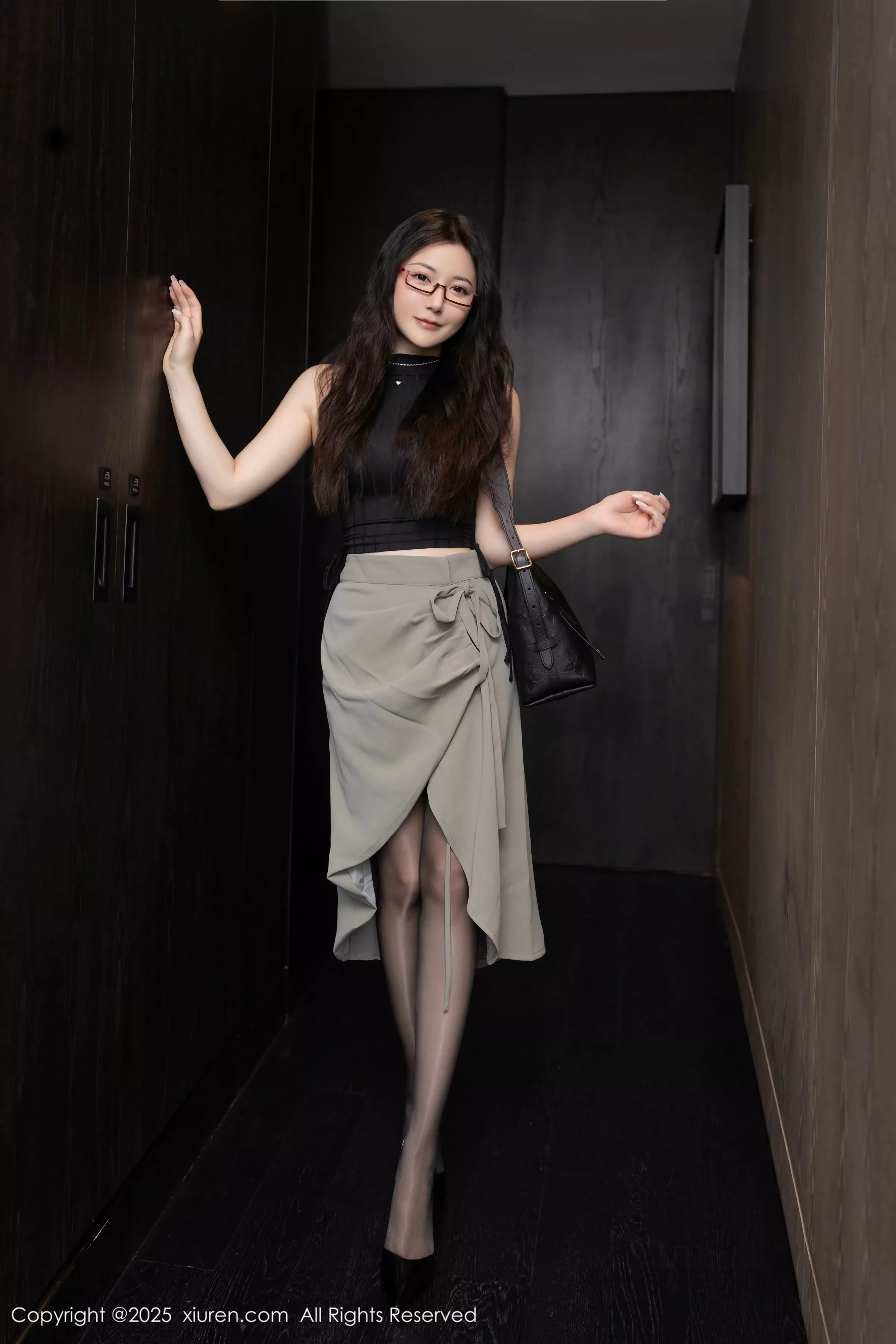 模特鱼子酱Fish私房性感紫色内衣配黑丝吊袜秀完美身材诱惑写真80P-第1章-图片3