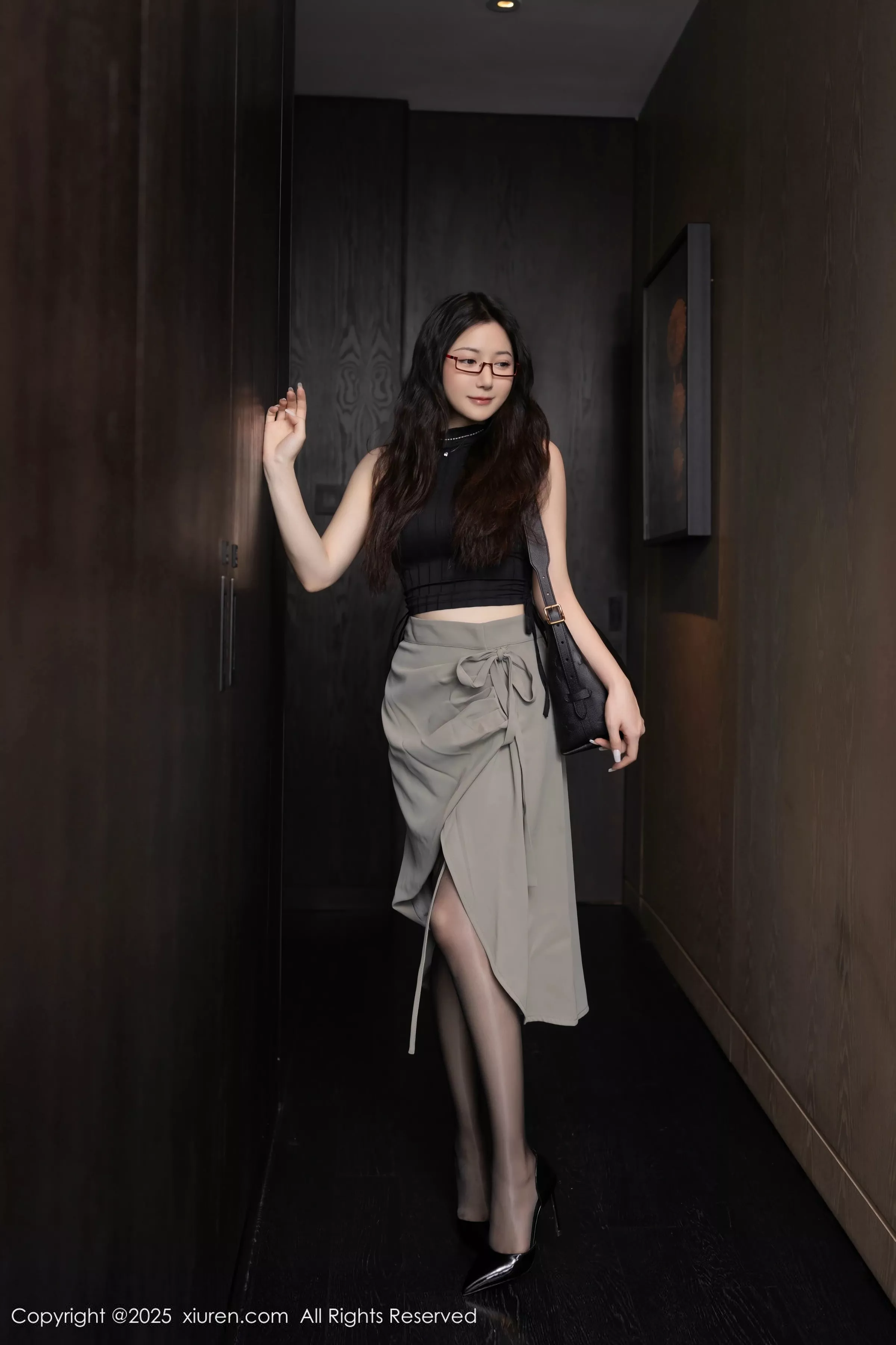 模特鱼子酱Fish私房性感紫色内衣配黑丝吊袜秀完美身材诱惑写真80P-第1章-图片2