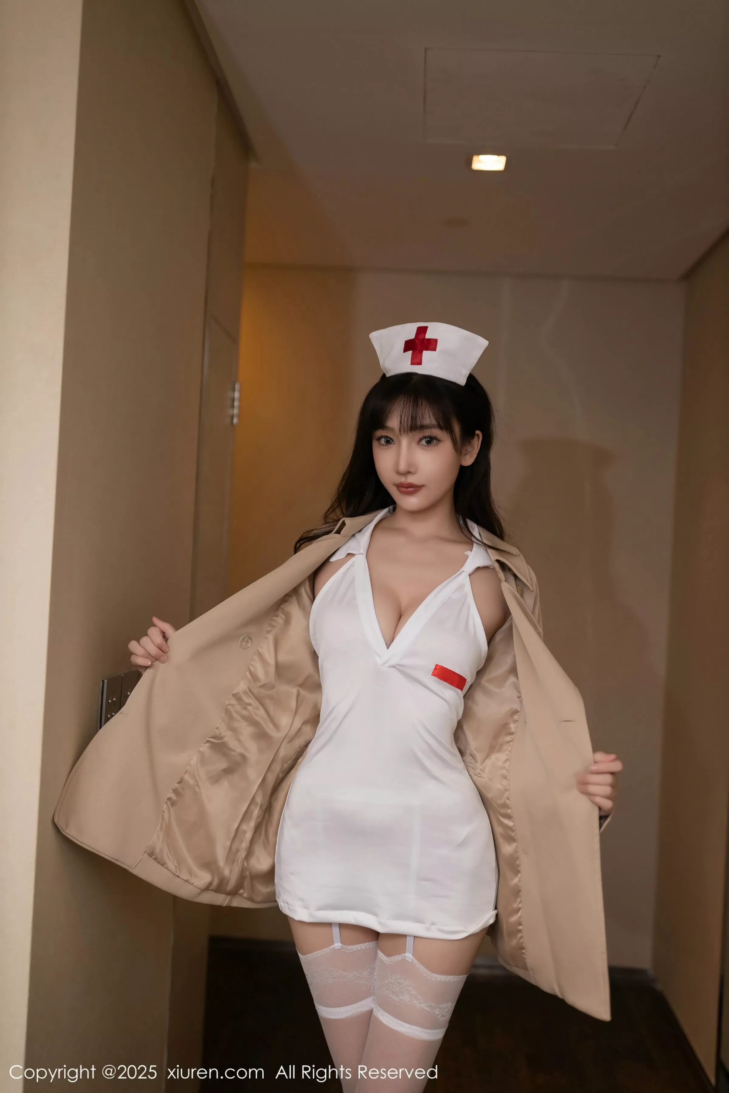 模特陆萱萱性感白色情趣护士服配白丝吊袜秀完美身材诱惑写真80P-第1章-图片2