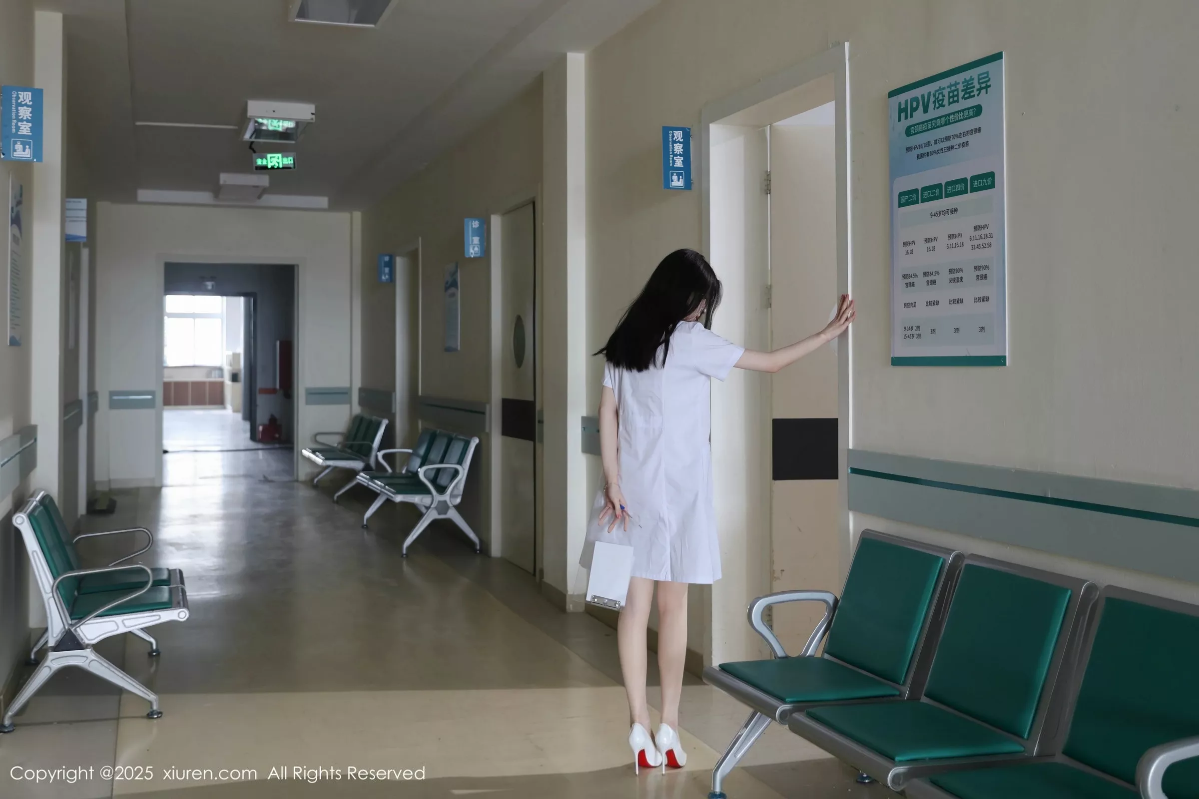 模特布丁wow性感护士服露浅色内衣配肉丝袜秀曼妙身材诱惑写真80P-第1章-图片2