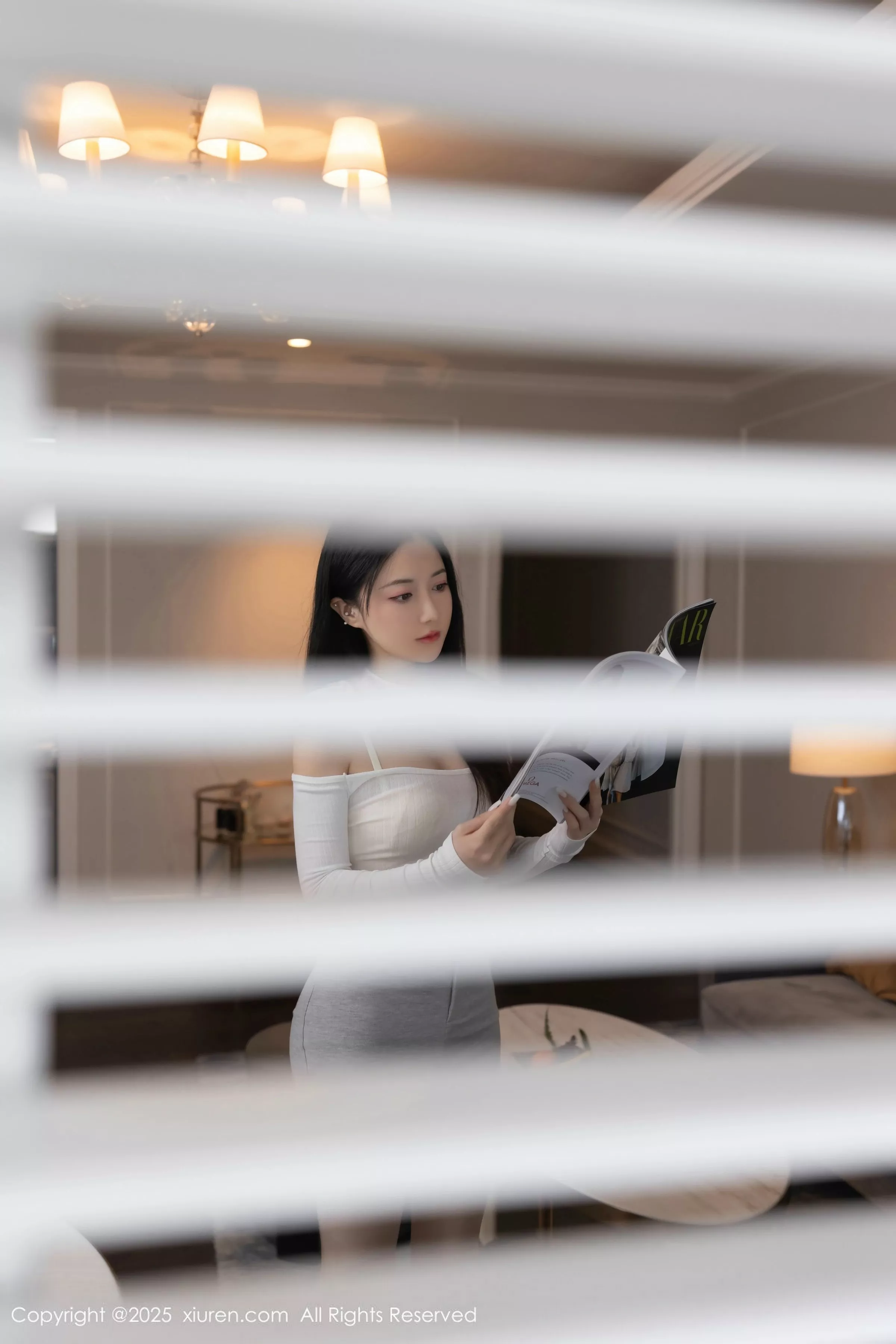 模特鱼子酱Fish性感白色短T露白色内衣配开档白丝秀美腿诱惑写真80P-第1章-图片1