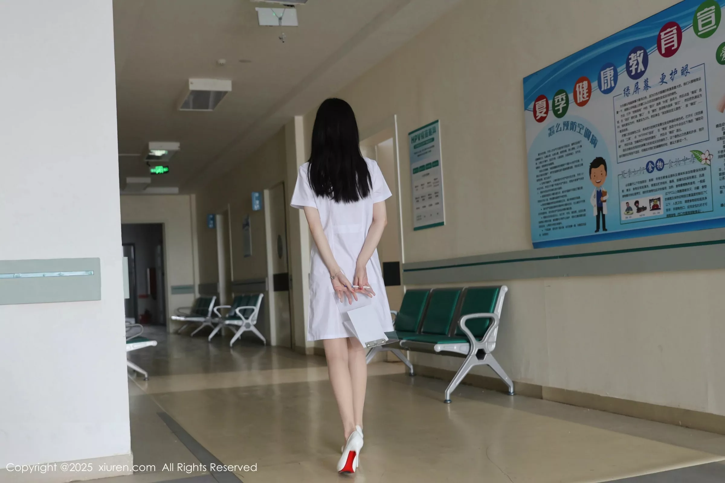 模特布丁wow性感护士服露浅色内衣配肉丝袜秀曼妙身材诱惑写真80P-第1章-图片1