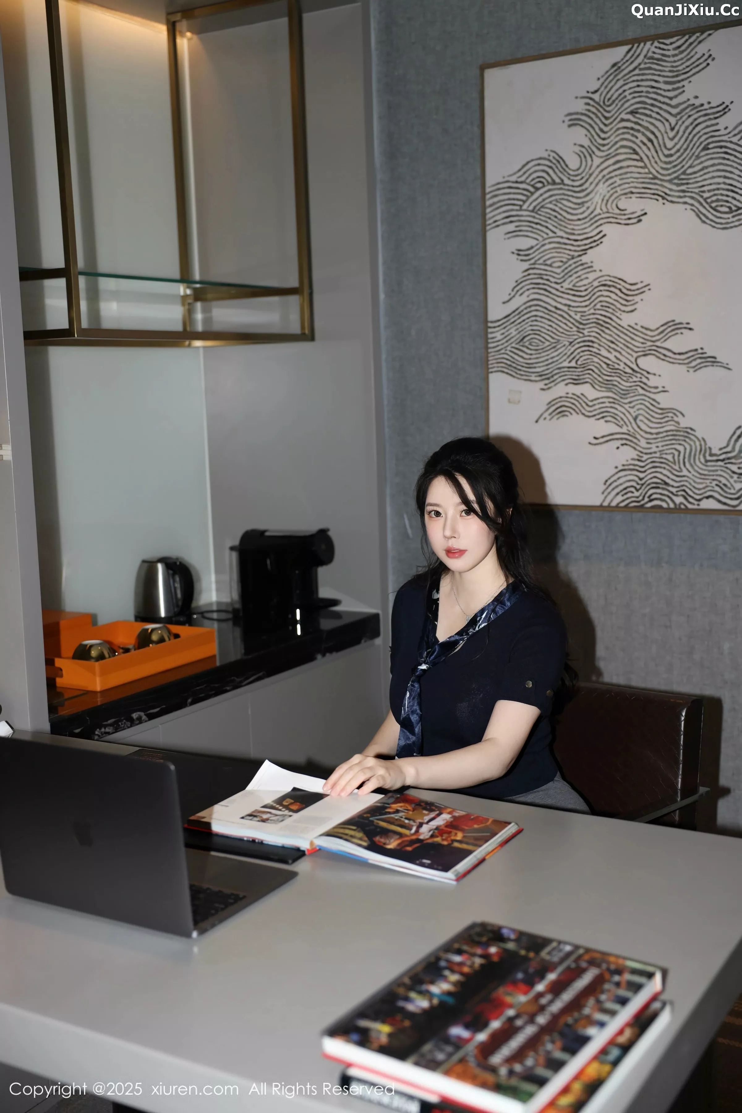 模特白茹雪abby性感黑色OL服饰配灰丝吊袜秀丰腴身材诱惑写真72P-第1章-图片1