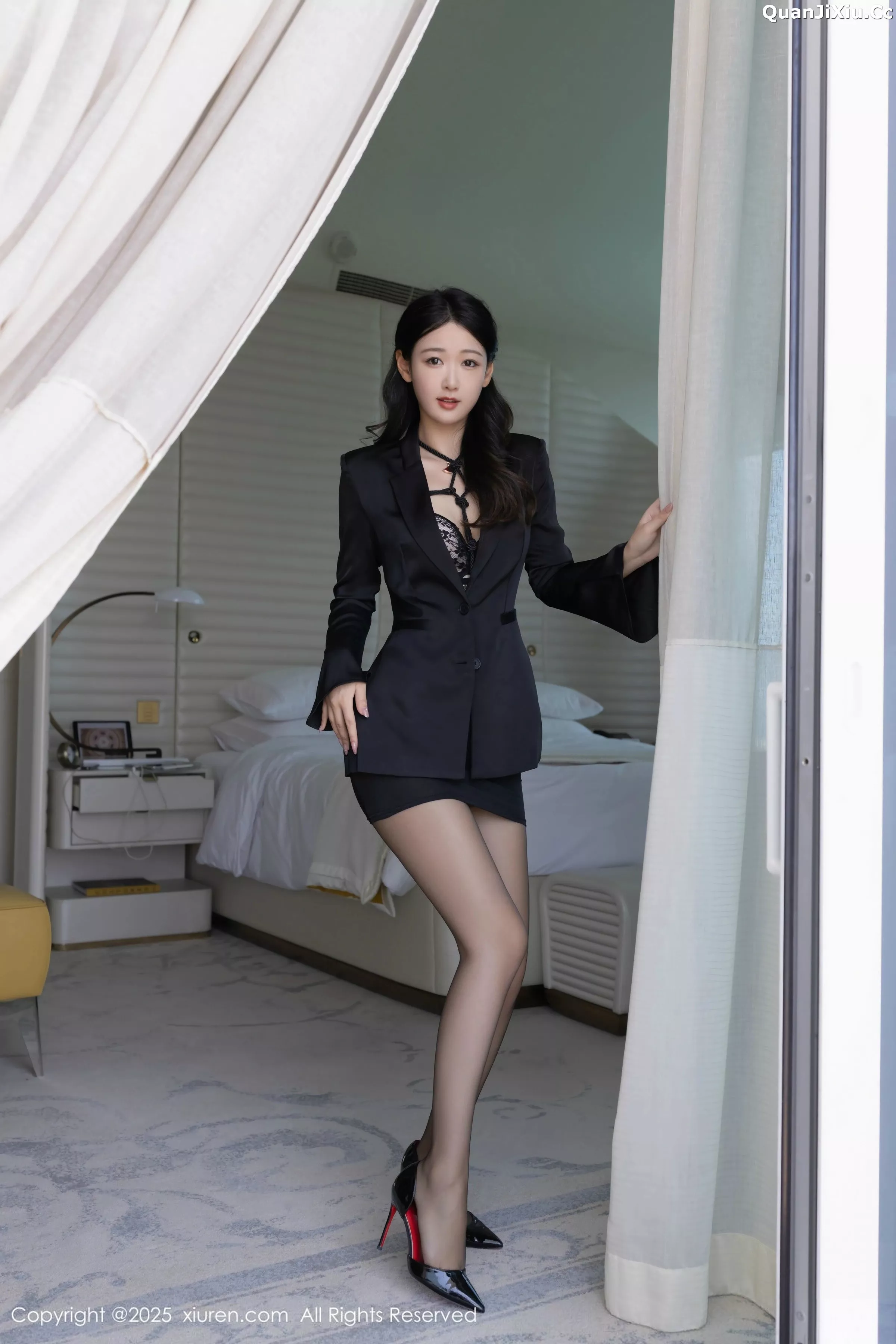 模特唐安琪性感黑色西服露黑色内衣配超薄黑丝秀美腿诱惑写真80P-第1章-图片3