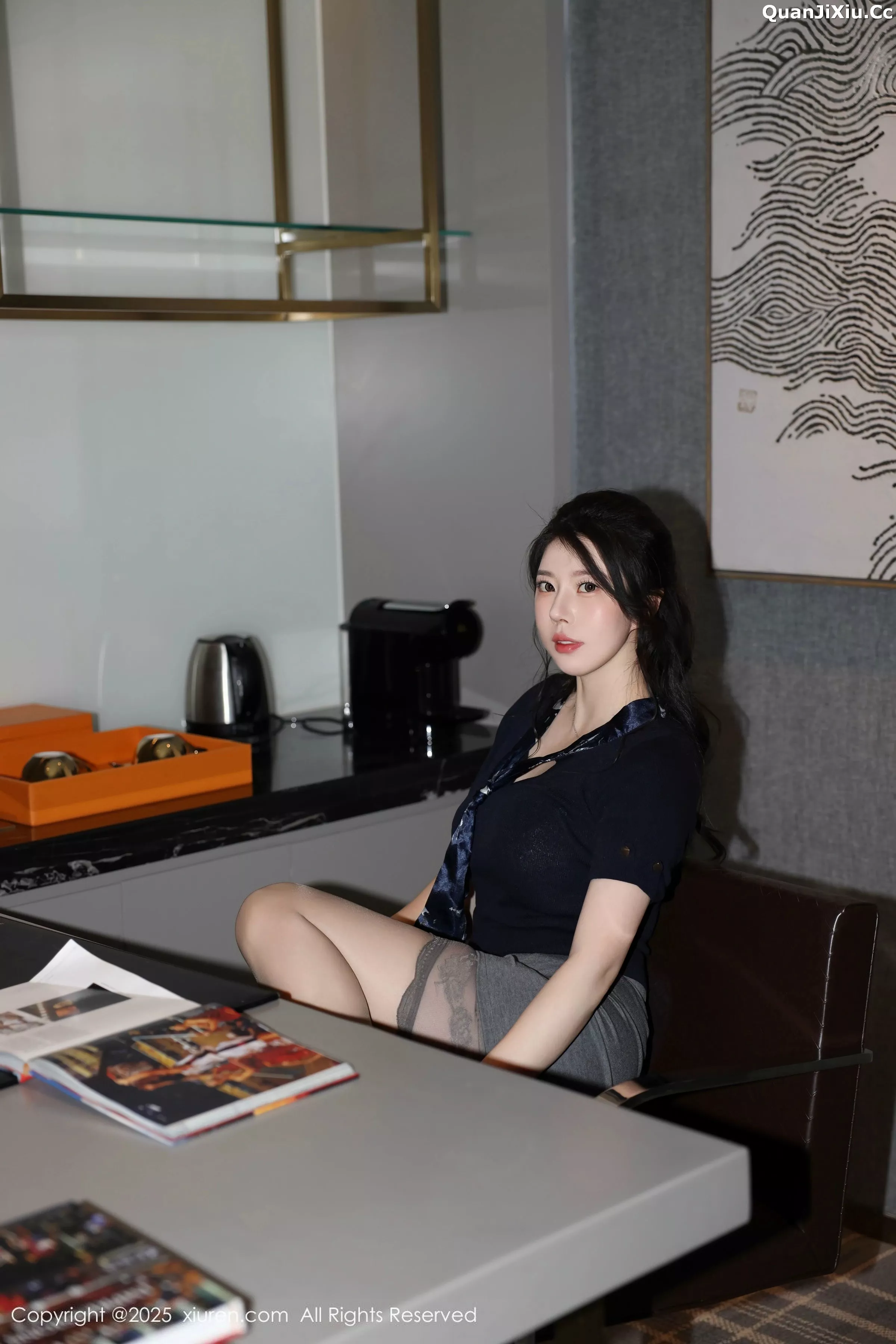 模特白茹雪abby性感黑色OL服饰配灰丝吊袜秀丰腴身材诱惑写真72P-第1章-图片2