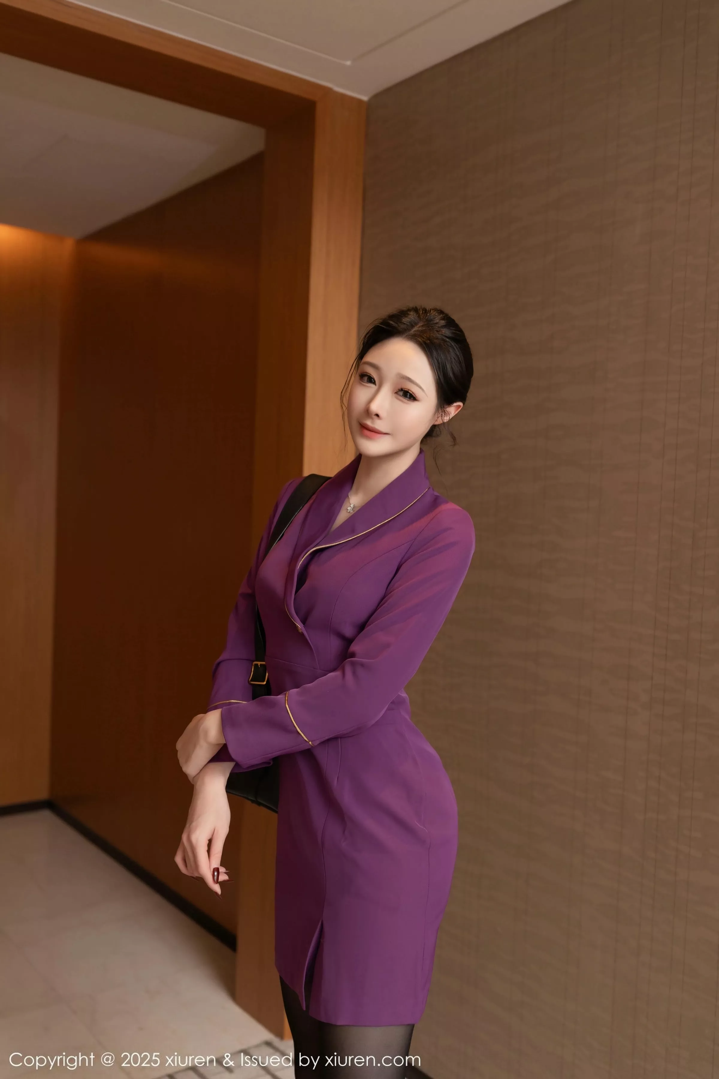 模特小逗逗性感紫色制服露黑色情趣内衣配超薄黑丝秀美腿诱惑写真80P-第1章-图片3