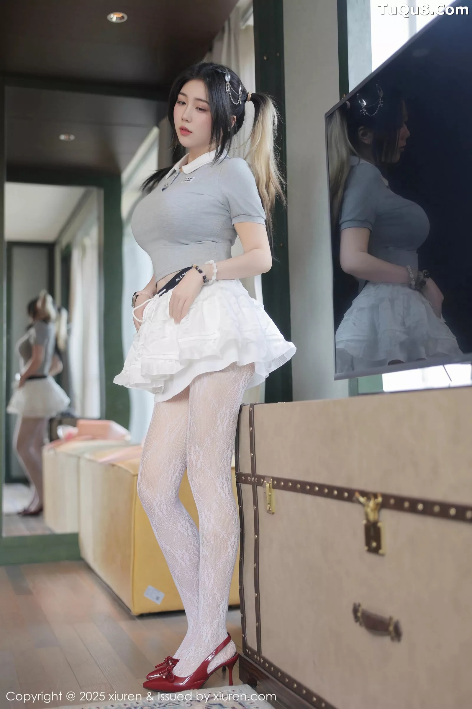 模特诺诺Hsu性感灰色服饰配白色蕾丝袜秀丰腴身材撩人诱惑写真60P-第1章-图片3