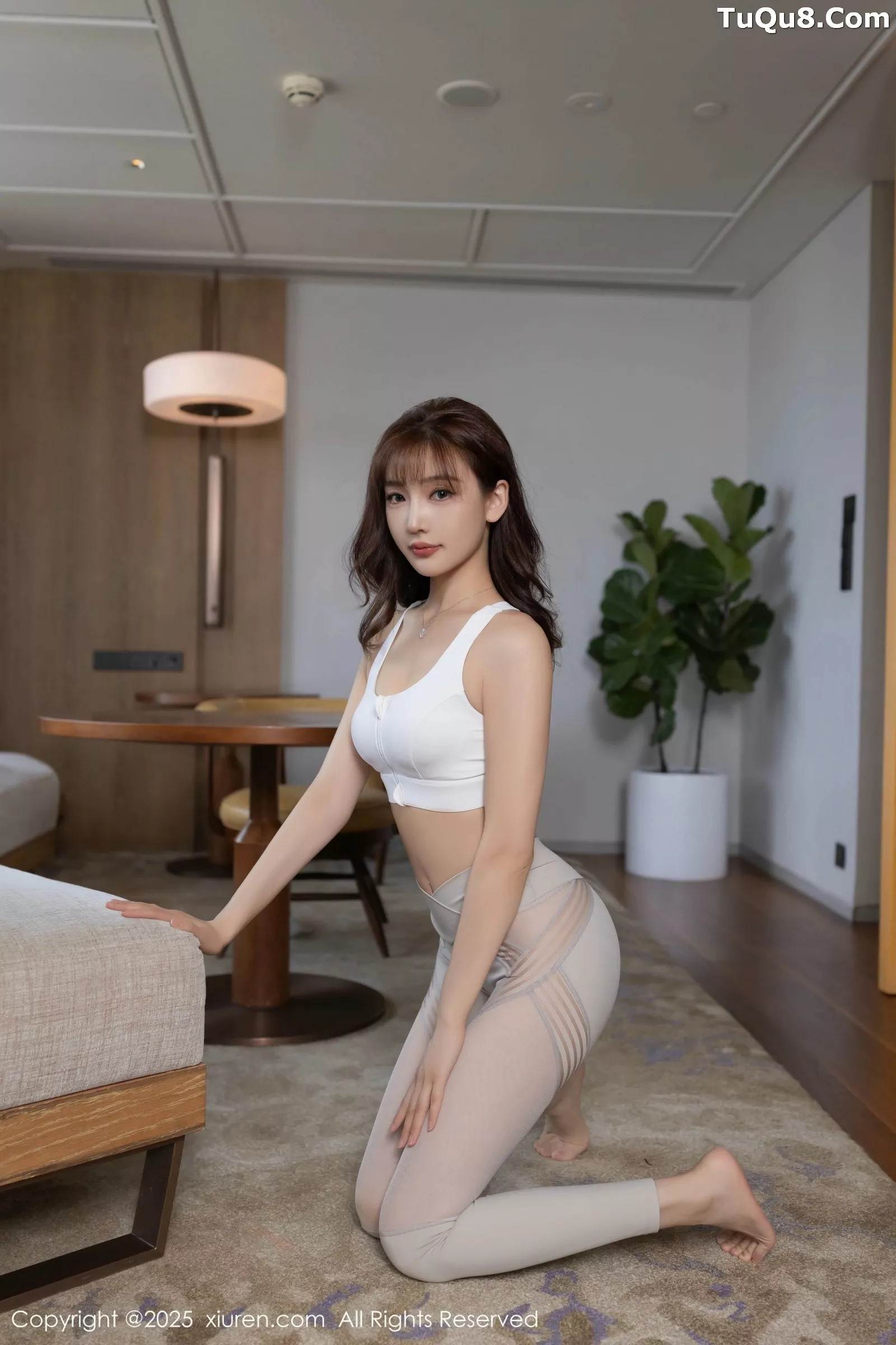 模特陆萱萱性感白色内衣配浅色运动裤秀柔美身姿撩人诱惑写真80P-第1章-图片1