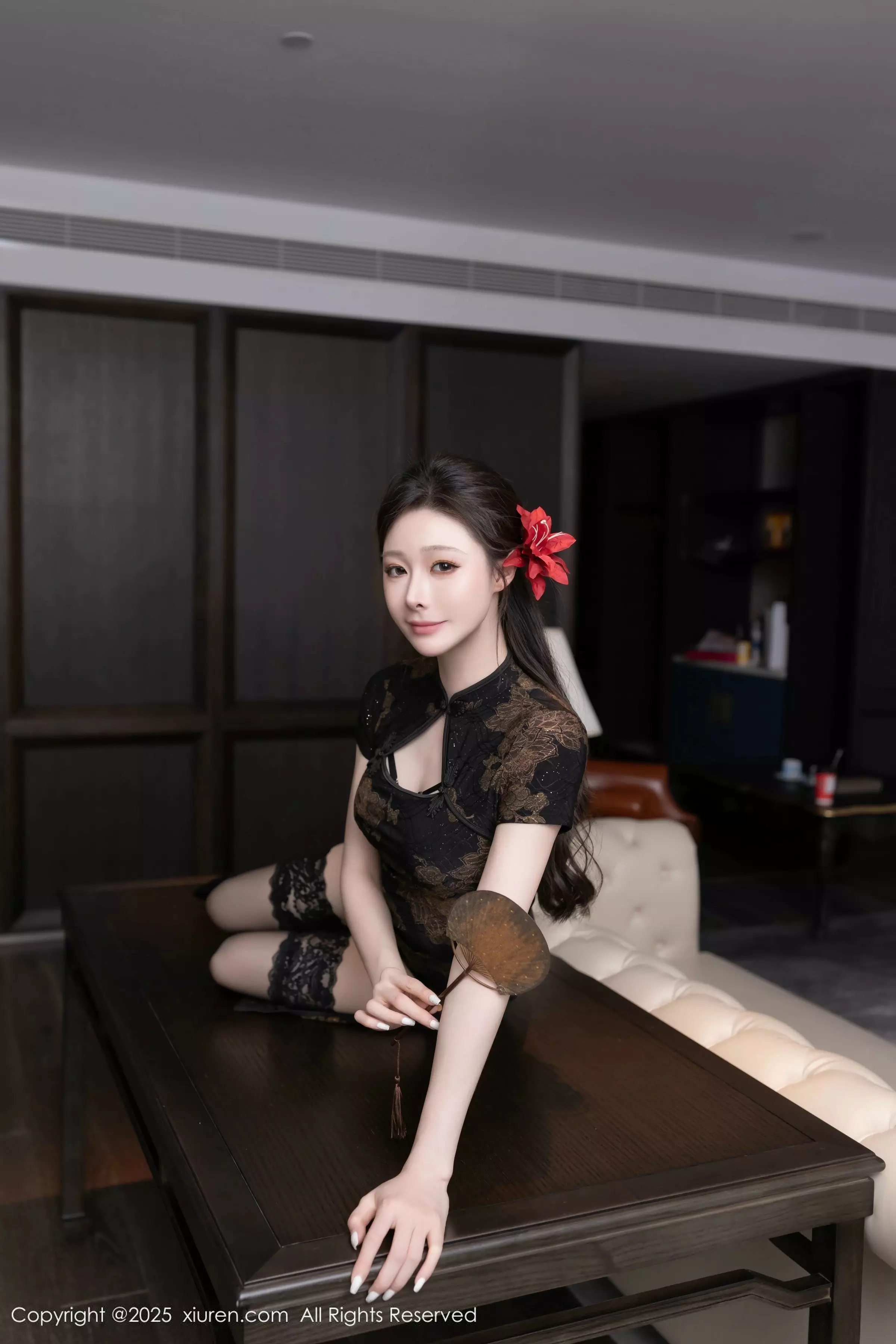 模特小逗逗性感黑色古风服饰配黑色丝袜秀曼妙身姿完美诱惑写真80P-第1章-图片2